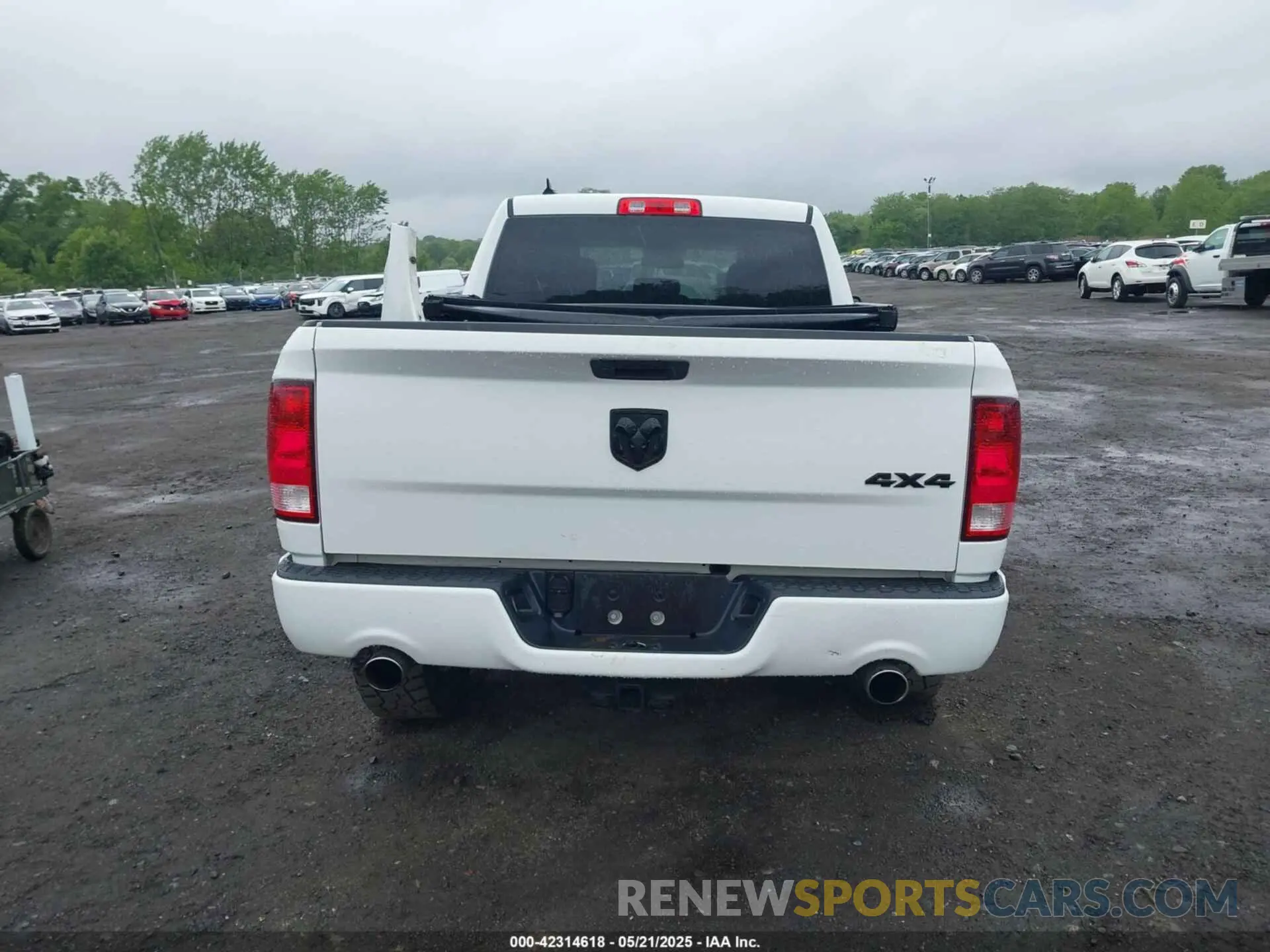 16 Photograph of a damaged car 1C6RR7FT7KS626649 RAM 1500 CLASSIC 2019
