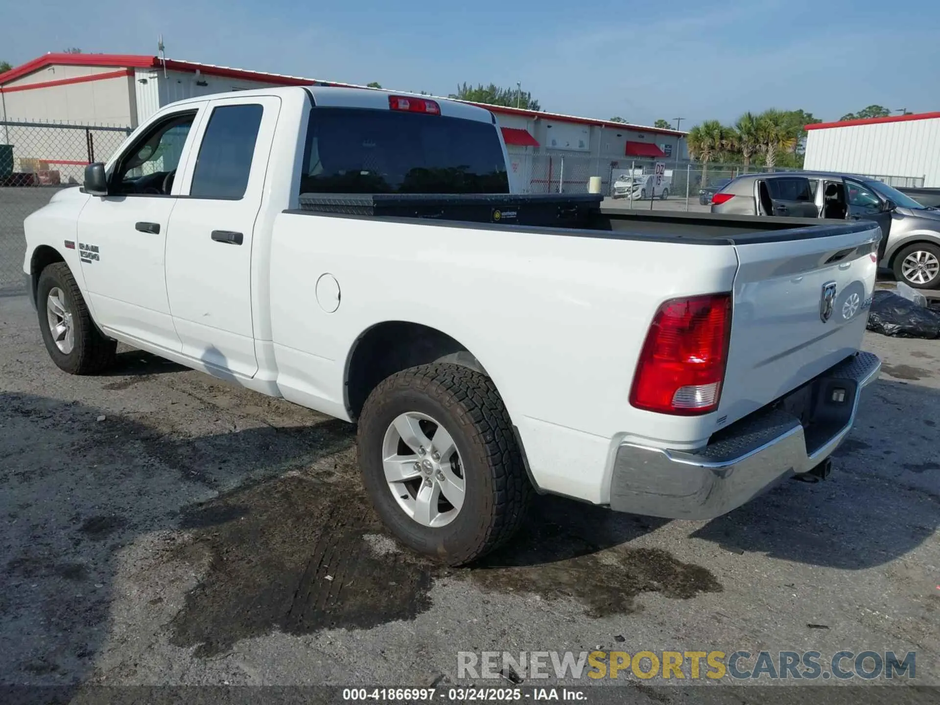 3 Photograph of a damaged car 1C6RR7FT8KS533686 RAM 1500 CLASSIC 2019