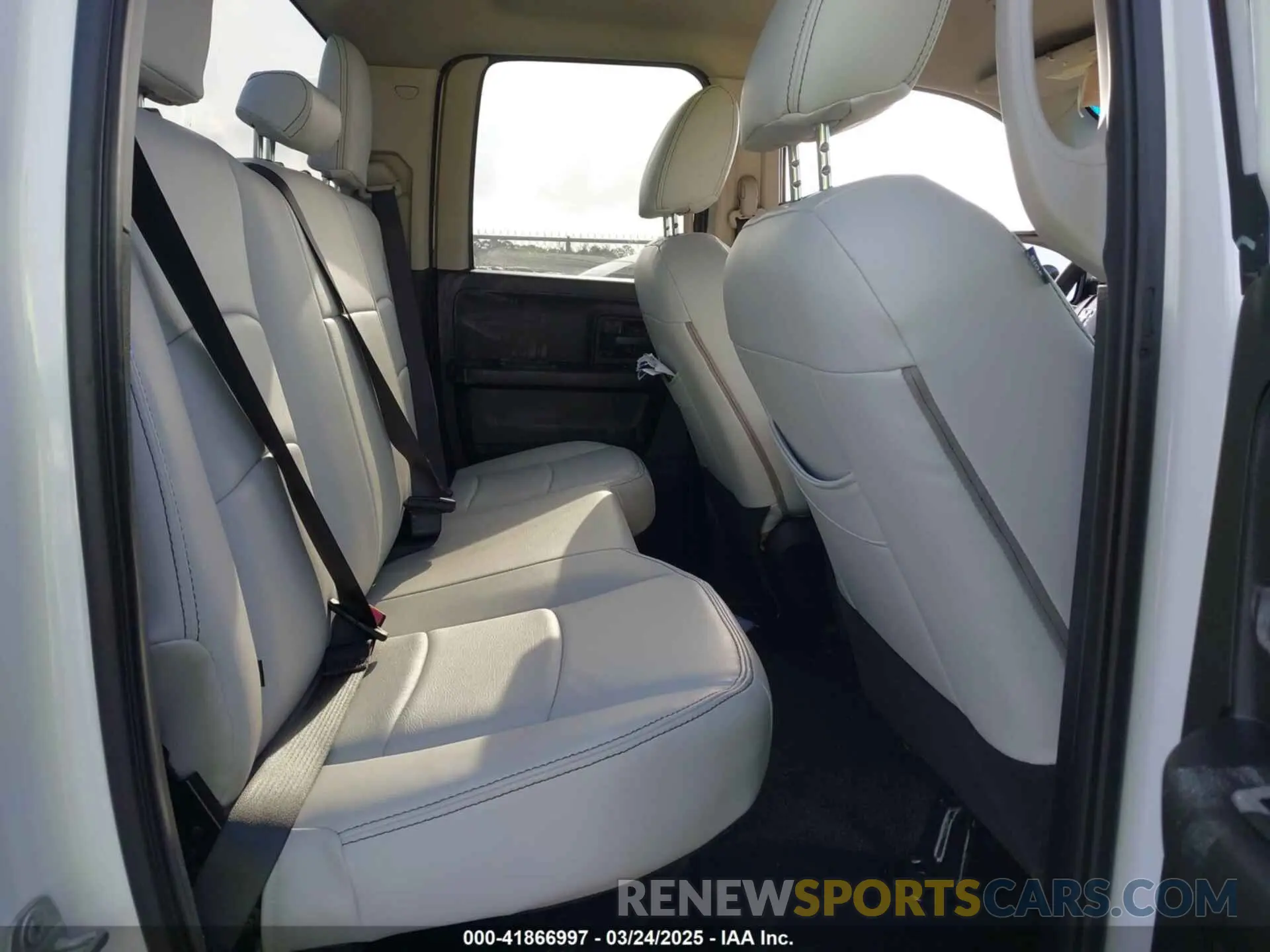 8 Photograph of a damaged car 1C6RR7FT8KS533686 RAM 1500 CLASSIC 2019