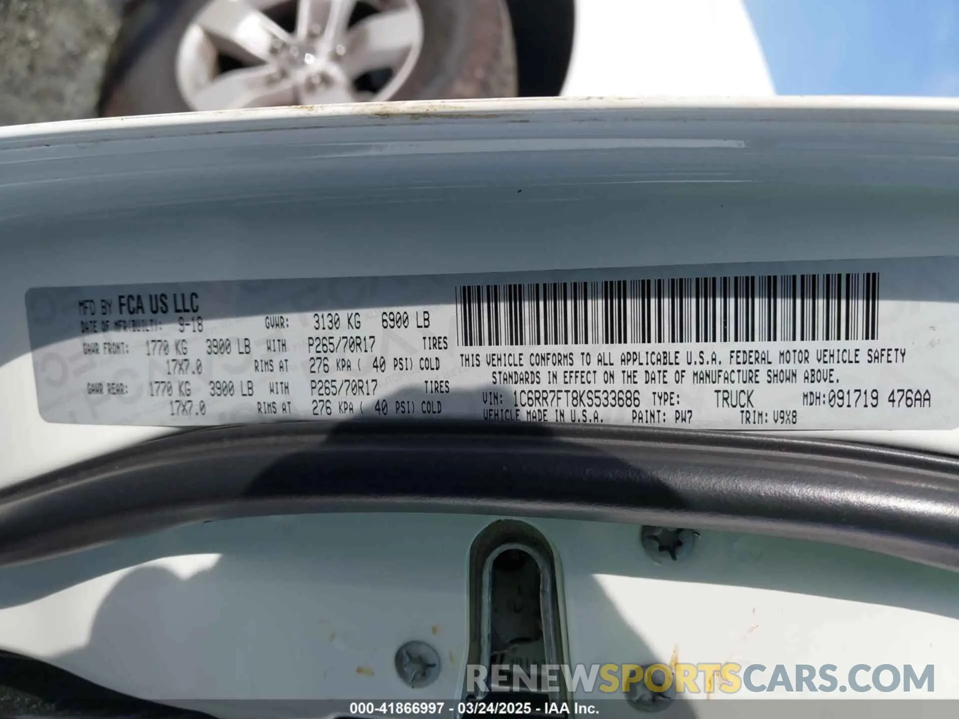 9 Photograph of a damaged car 1C6RR7FT8KS533686 RAM 1500 CLASSIC 2019