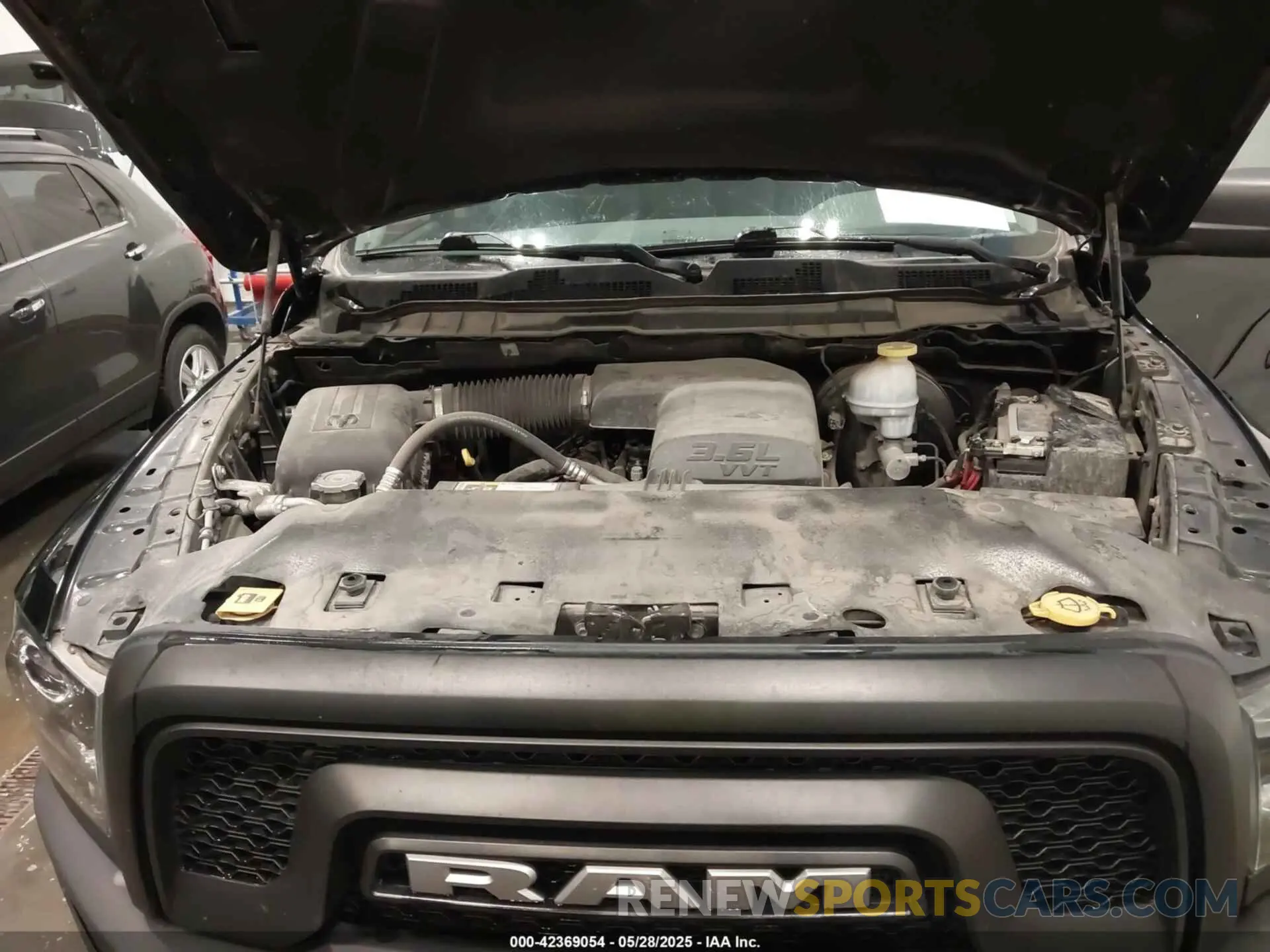10 Photograph of a damaged car 1C6RR7GG1KS653296 RAM 1500 CLASSIC 2019