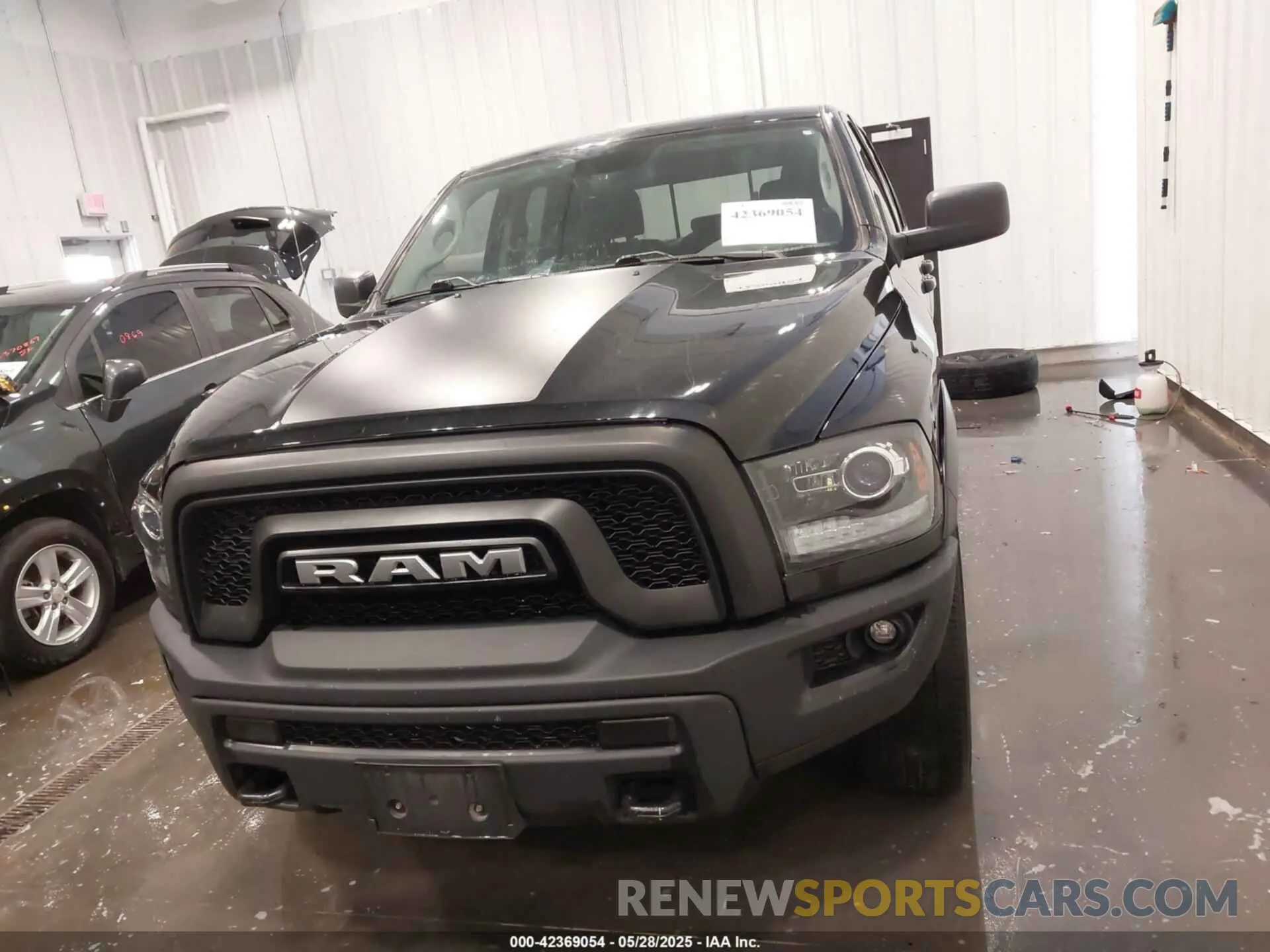 13 Photograph of a damaged car 1C6RR7GG1KS653296 RAM 1500 CLASSIC 2019
