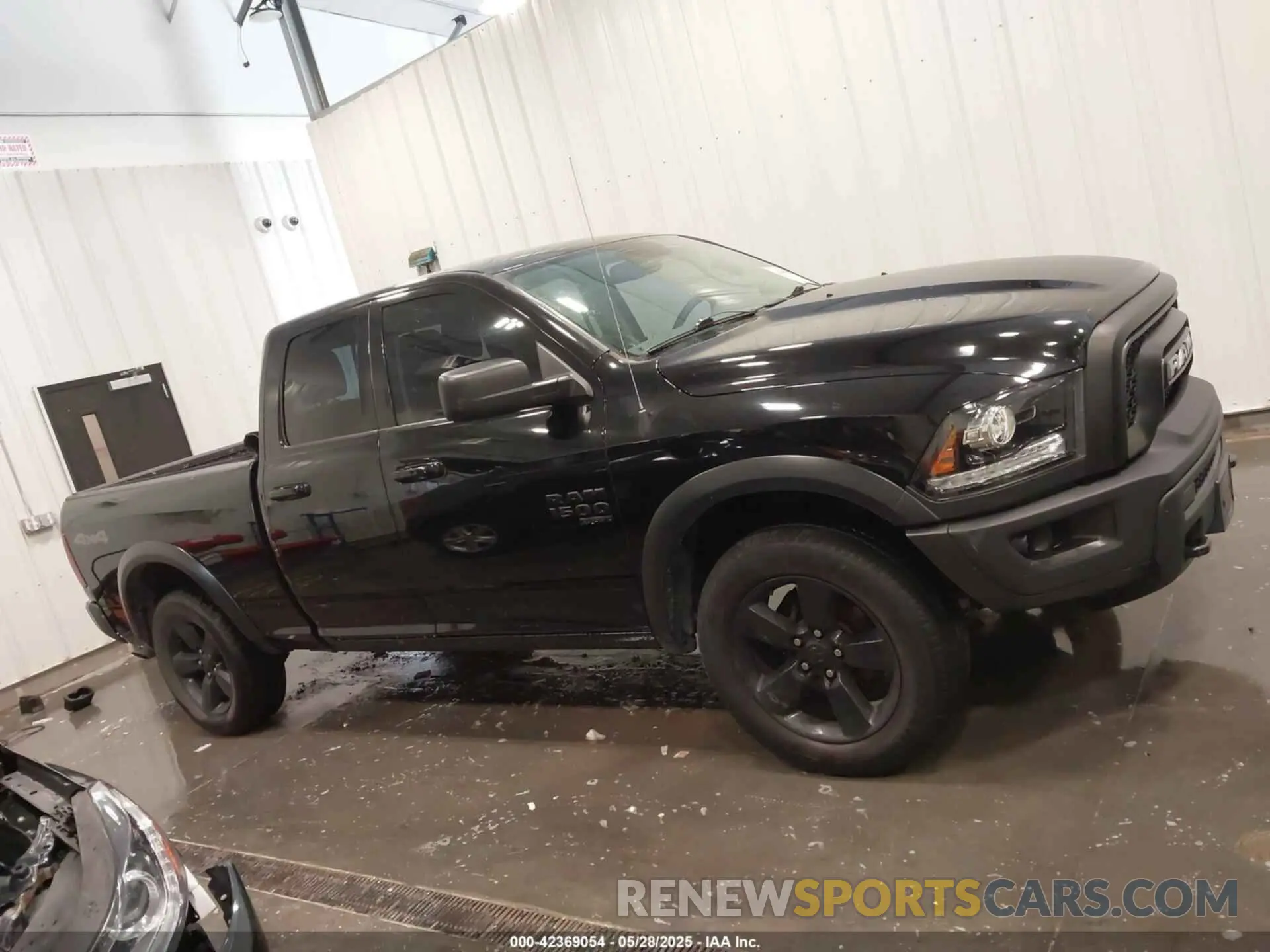 14 Photograph of a damaged car 1C6RR7GG1KS653296 RAM 1500 CLASSIC 2019