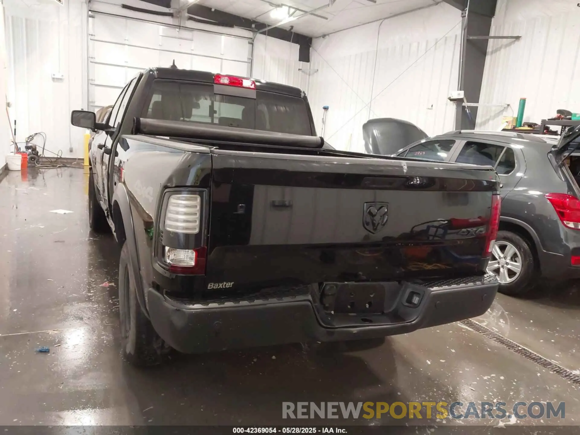17 Photograph of a damaged car 1C6RR7GG1KS653296 RAM 1500 CLASSIC 2019