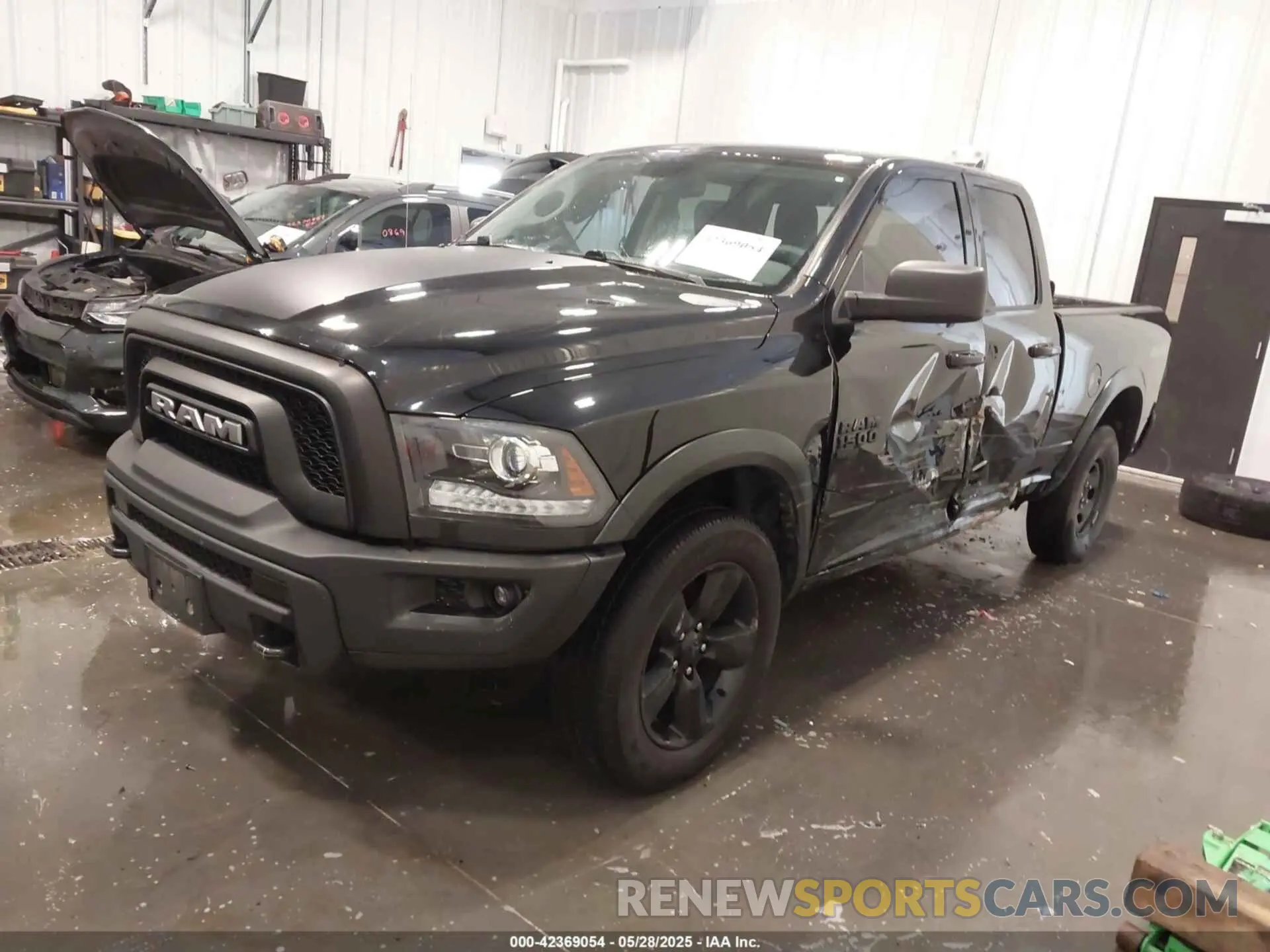 2 Photograph of a damaged car 1C6RR7GG1KS653296 RAM 1500 CLASSIC 2019