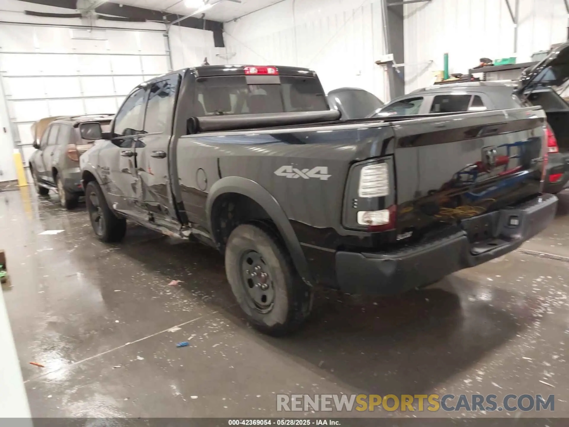 3 Photograph of a damaged car 1C6RR7GG1KS653296 RAM 1500 CLASSIC 2019
