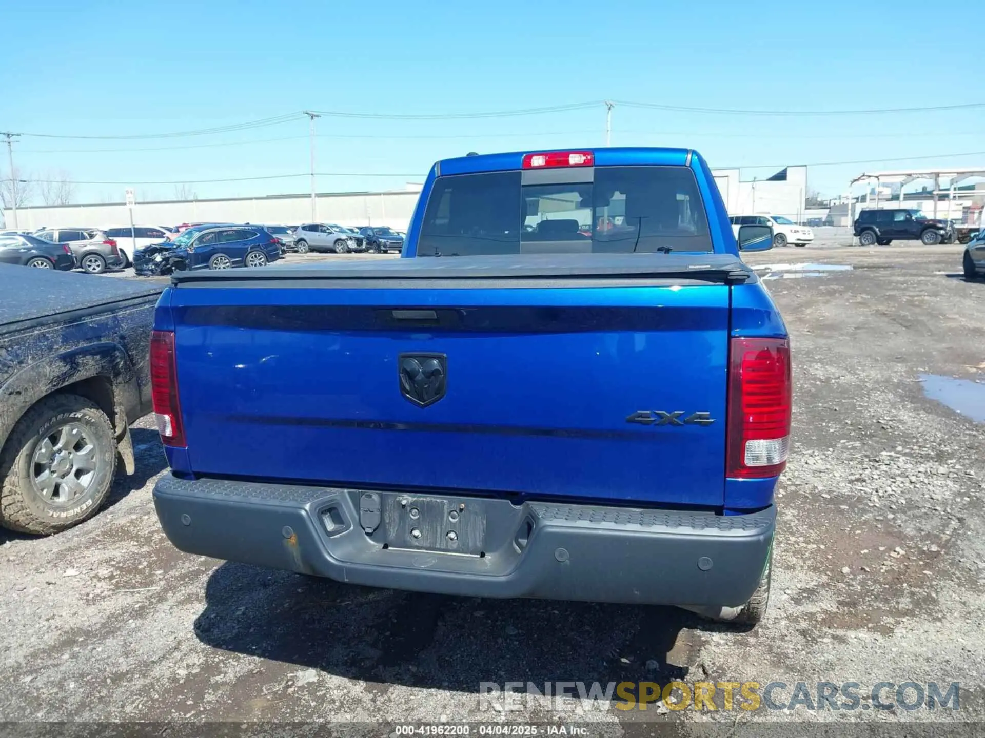 16 Photograph of a damaged car 1C6RR7GG1KS666467 RAM 1500 CLASSIC 2019