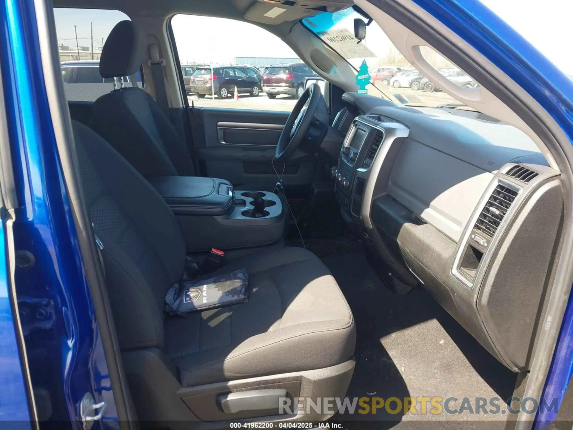 5 Photograph of a damaged car 1C6RR7GG1KS666467 RAM 1500 CLASSIC 2019