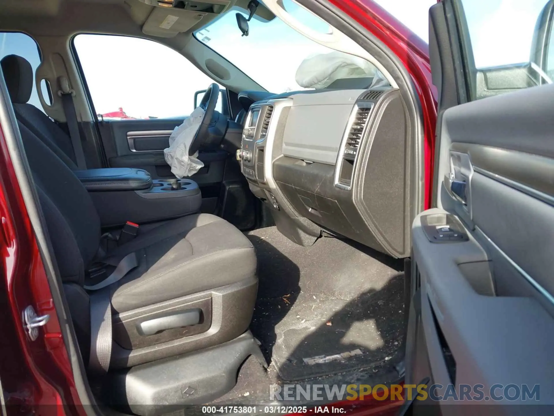 5 Photograph of a damaged car 1C6RR7GG3KS666230 RAM 1500 CLASSIC 2019