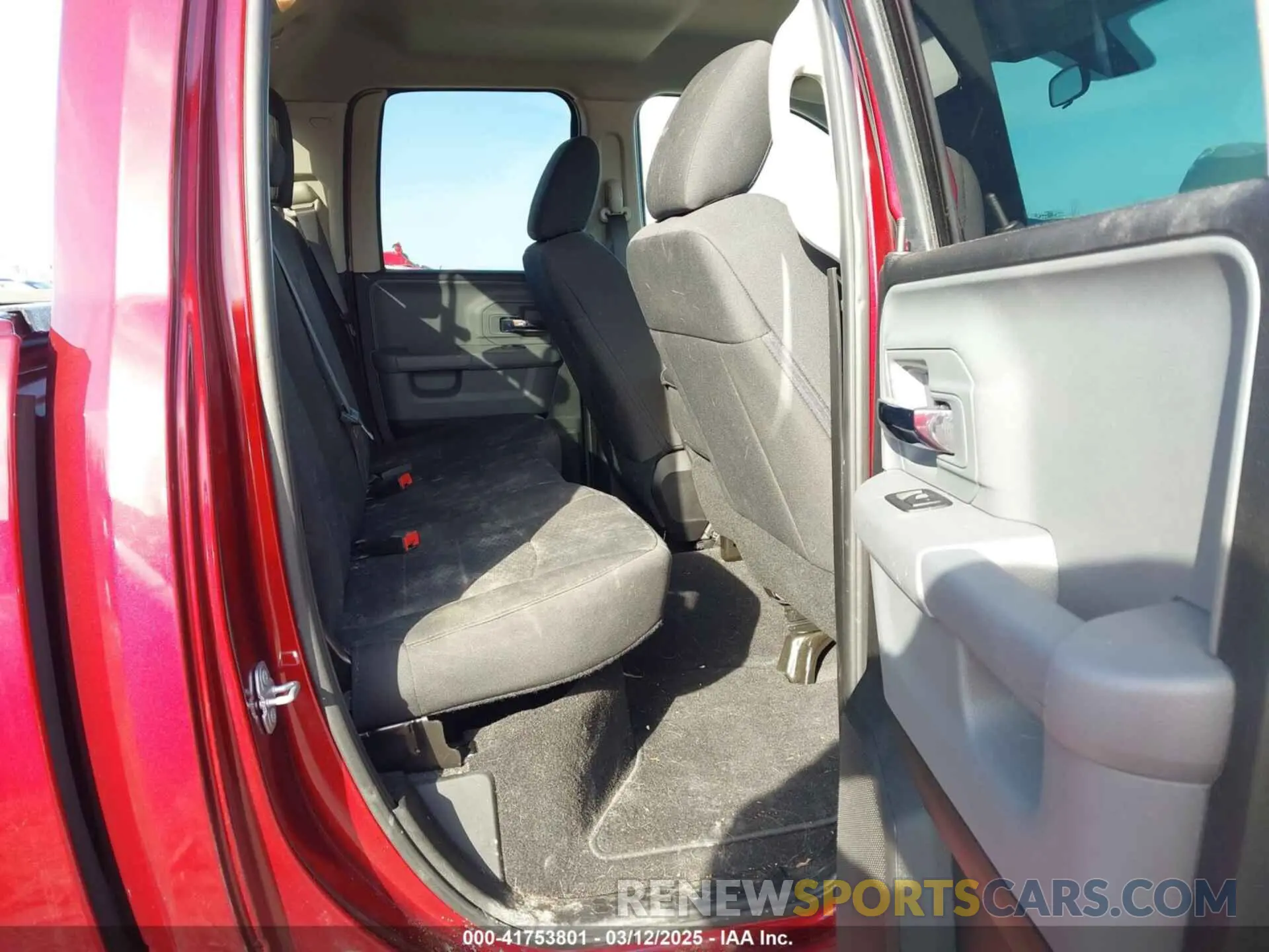 8 Photograph of a damaged car 1C6RR7GG3KS666230 RAM 1500 CLASSIC 2019