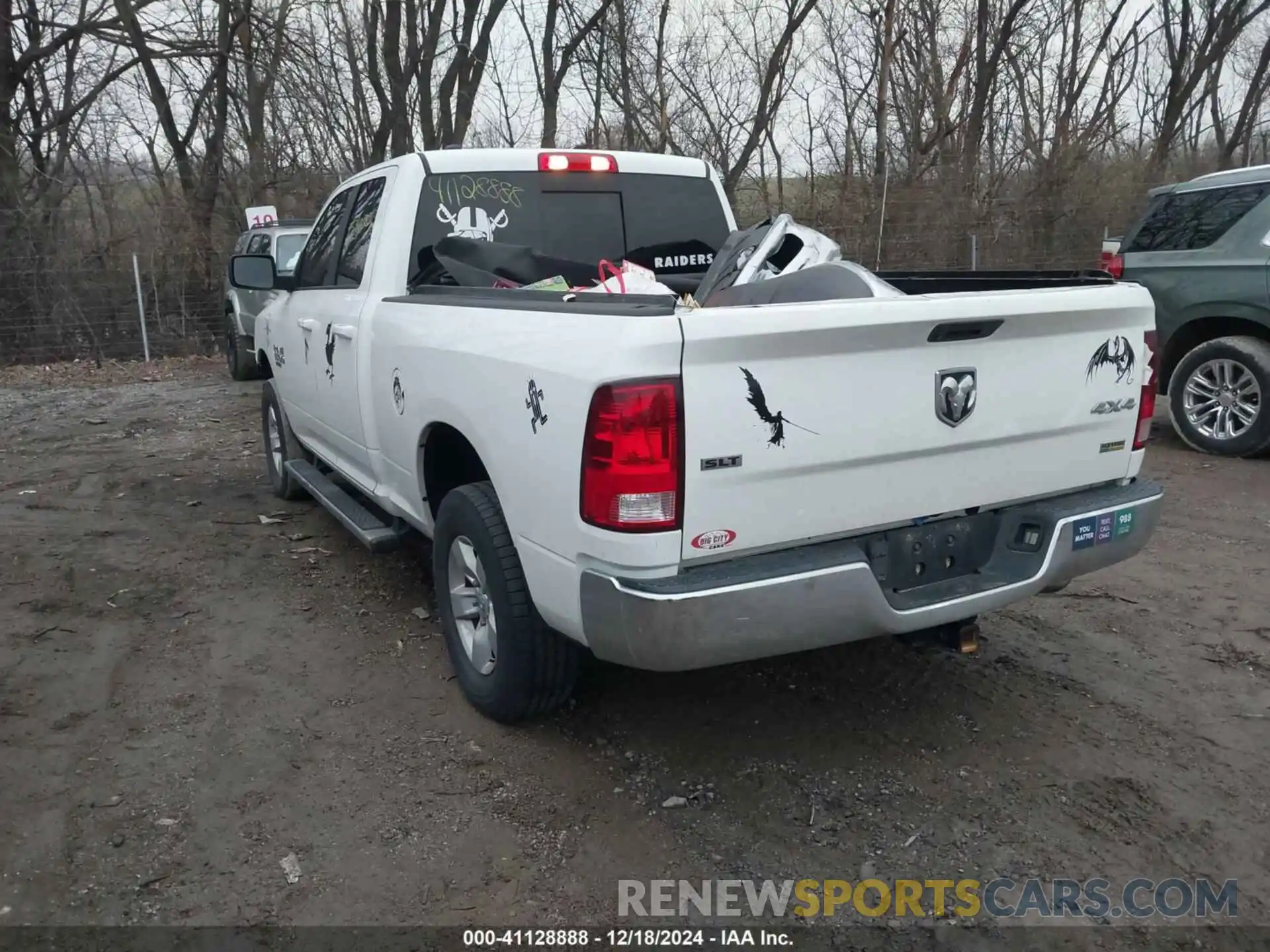 3 Photograph of a damaged car 1C6RR7GGXKS582518 RAM 1500 CLASSIC 2019