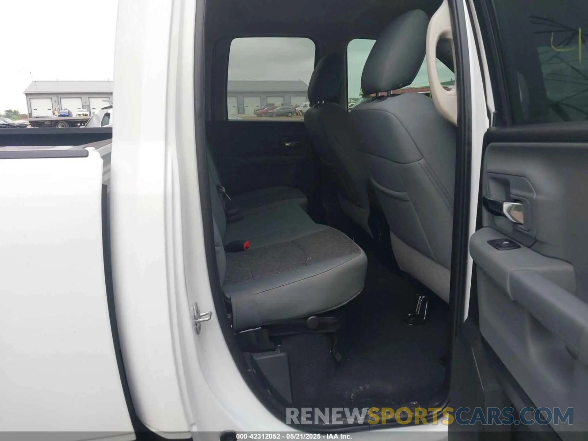 8 Photograph of a damaged car 1C6RR7GGXKS616991 RAM 1500 CLASSIC 2019