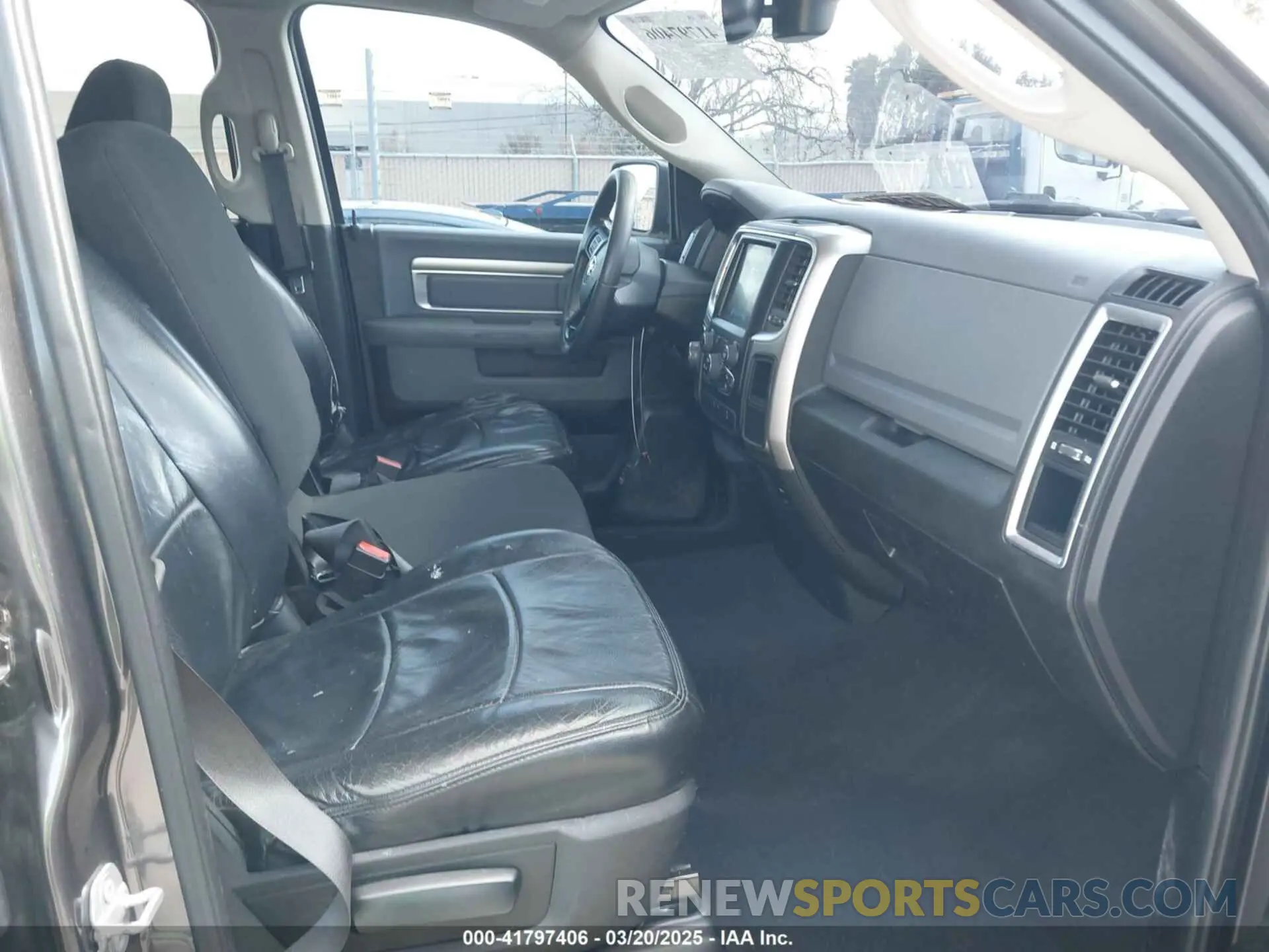 5 Photograph of a damaged car 1C6RR7GGXKS617350 RAM 1500 CLASSIC 2019