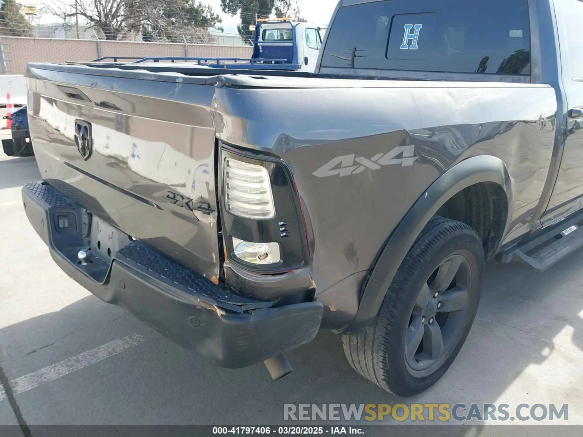 6 Photograph of a damaged car 1C6RR7GGXKS617350 RAM 1500 CLASSIC 2019