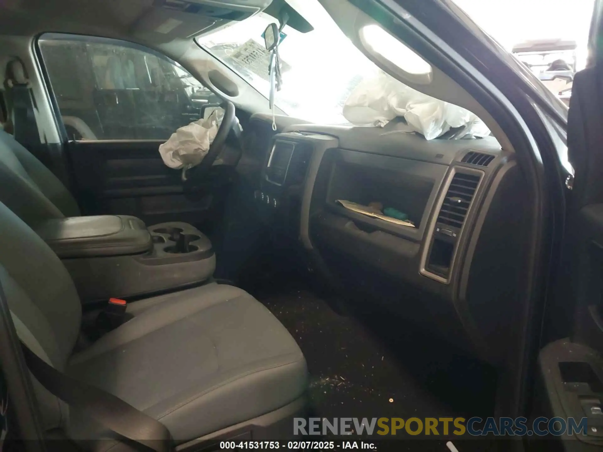5 Photograph of a damaged car 1C6RR7KG3KS534804 RAM 1500 CLASSIC 2019