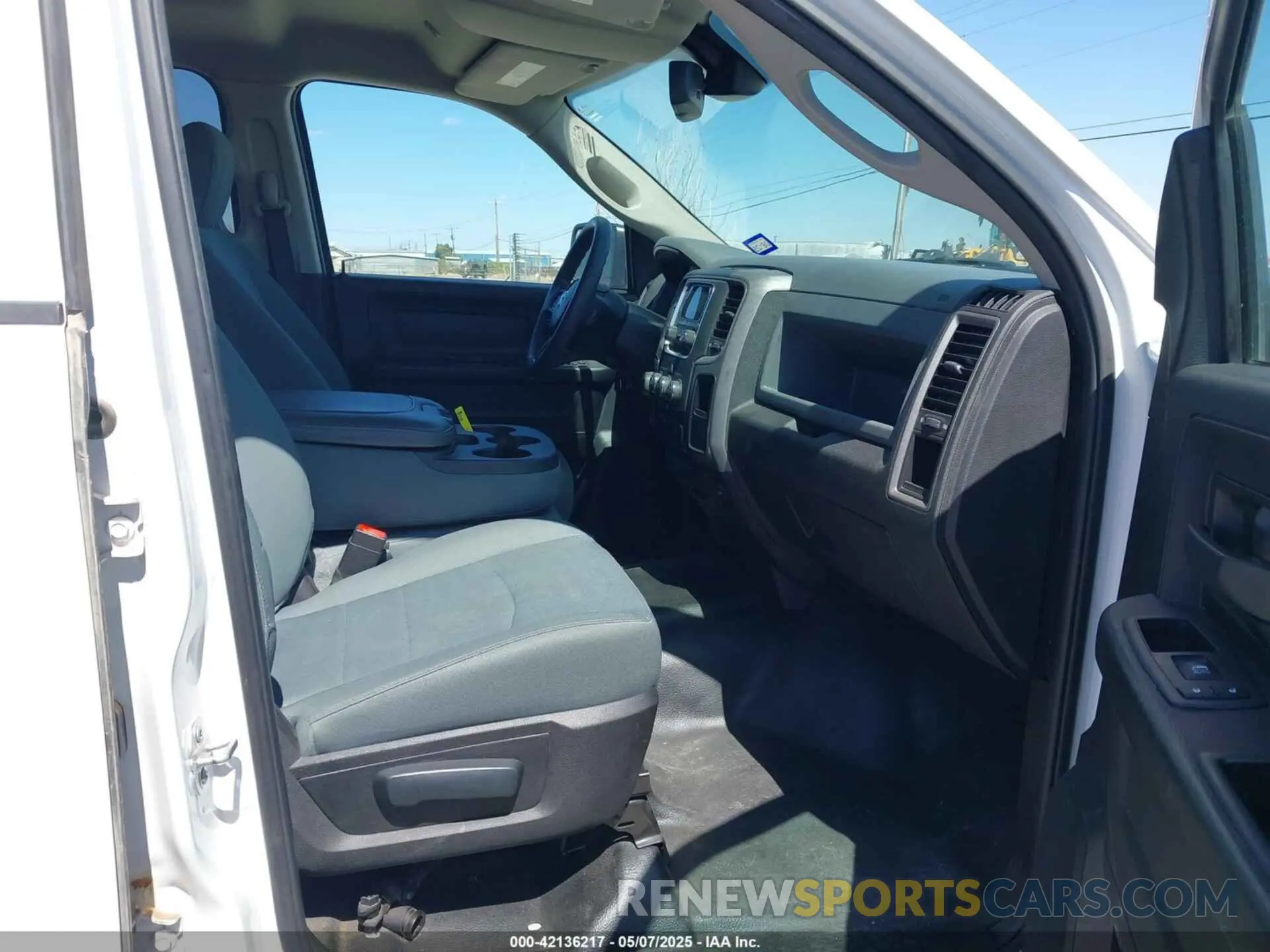 5 Photograph of a damaged car 1C6RR7KG6KS580742 RAM 1500 CLASSIC 2019