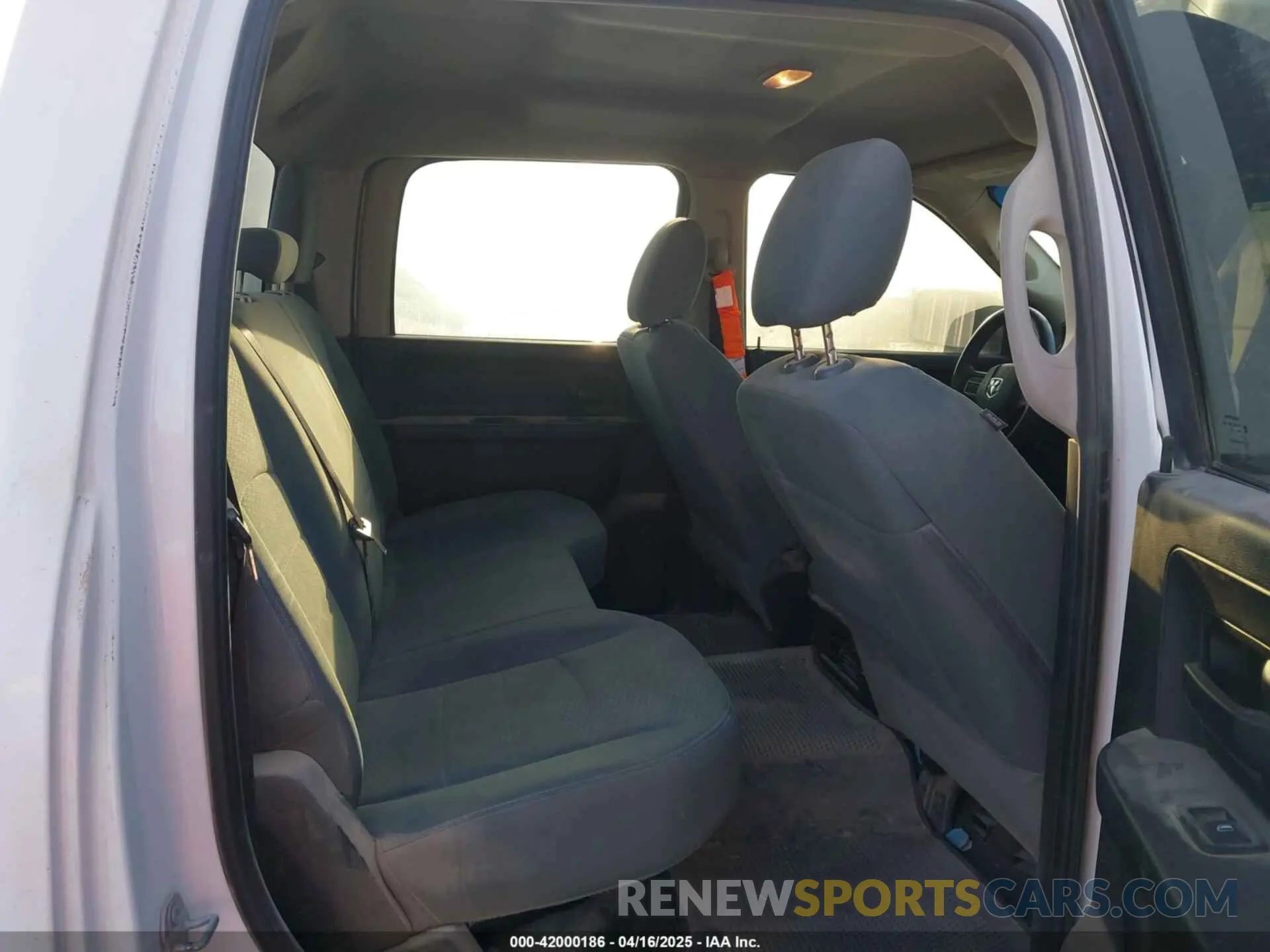 8 Photograph of a damaged car 1C6RR7KG8KS520218 RAM 1500 CLASSIC 2019