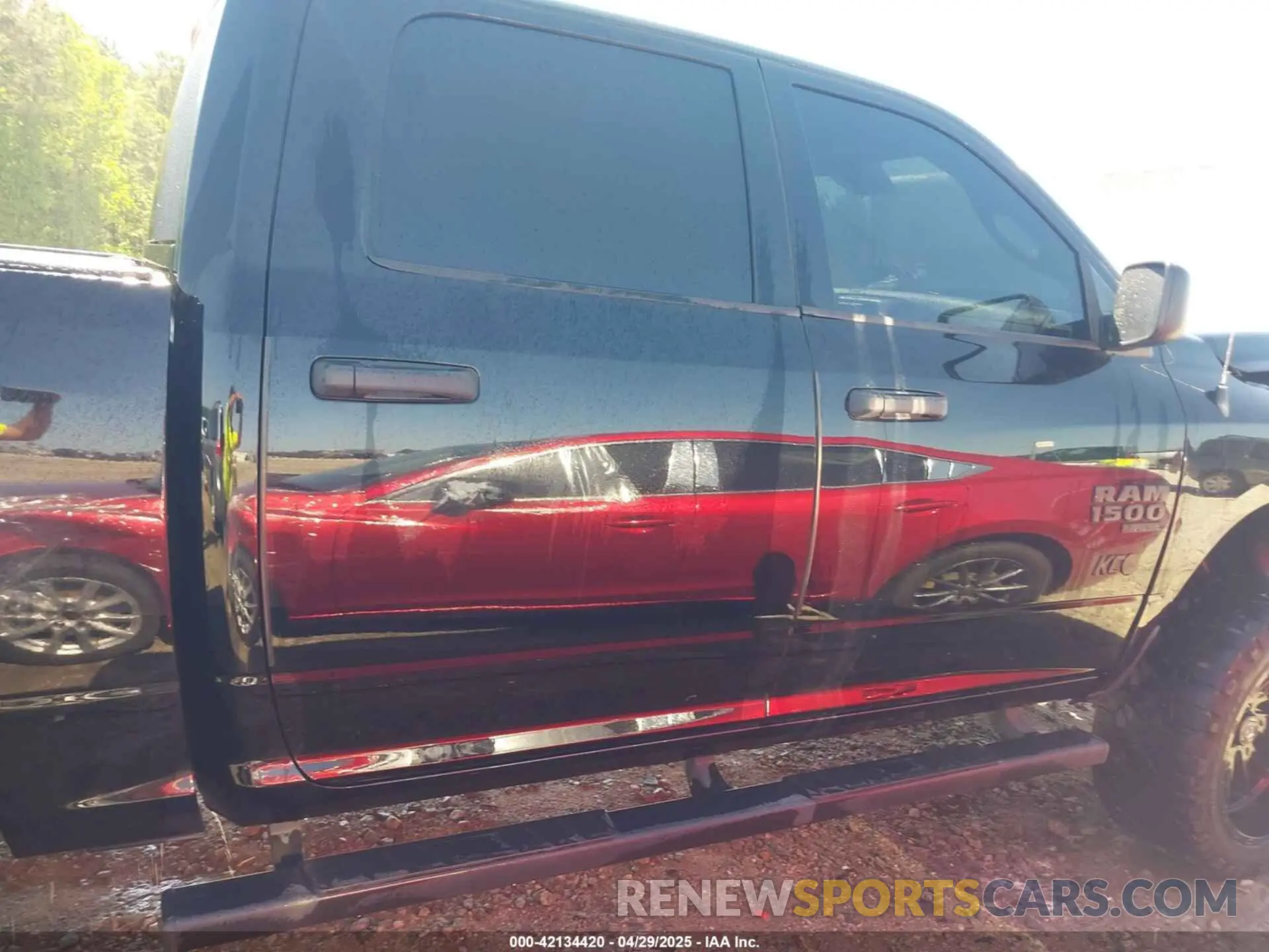 13 Photograph of a damaged car 1C6RR7KG9KS709945 RAM 1500 CLASSIC 2019