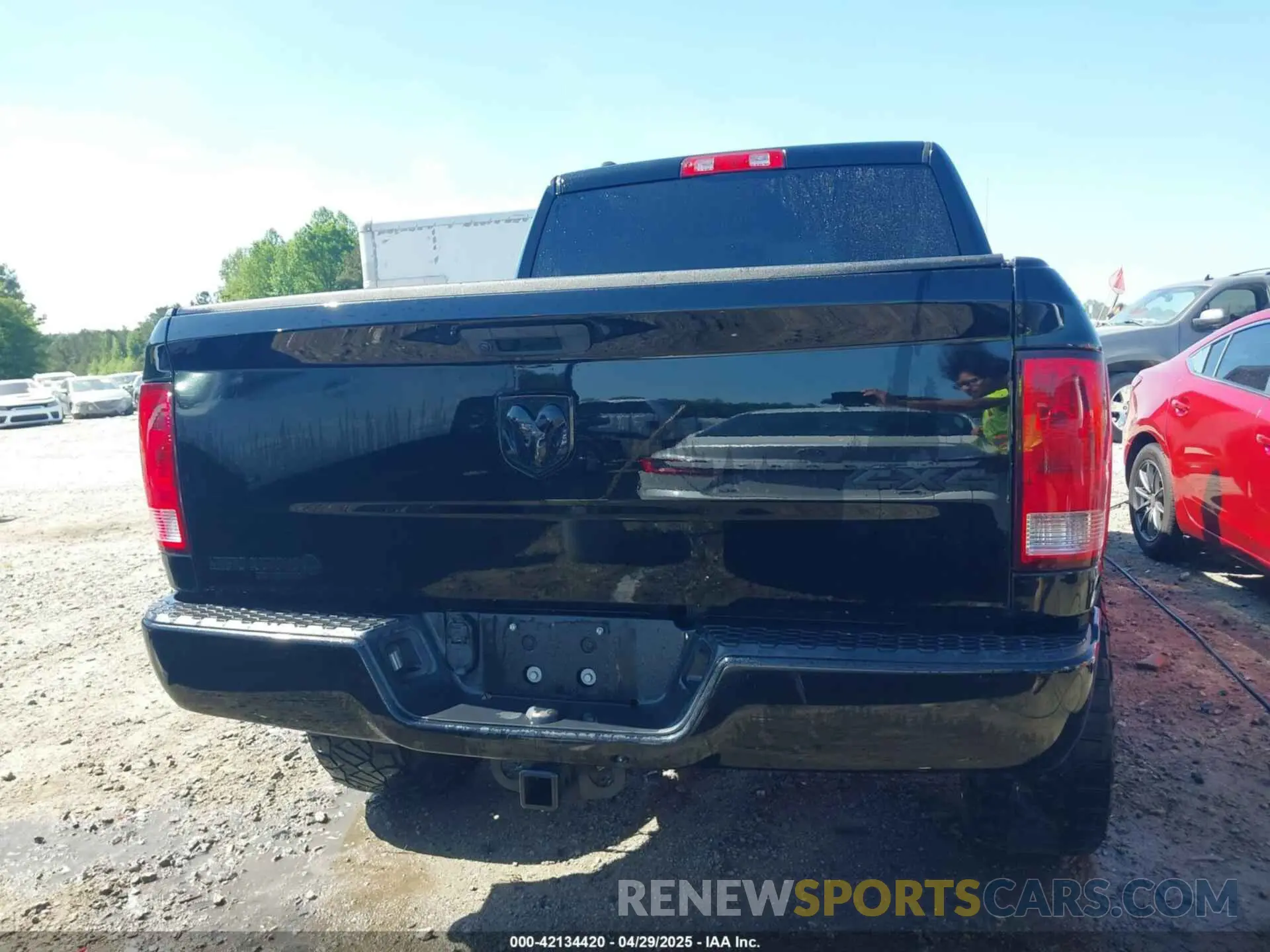 16 Photograph of a damaged car 1C6RR7KG9KS709945 RAM 1500 CLASSIC 2019