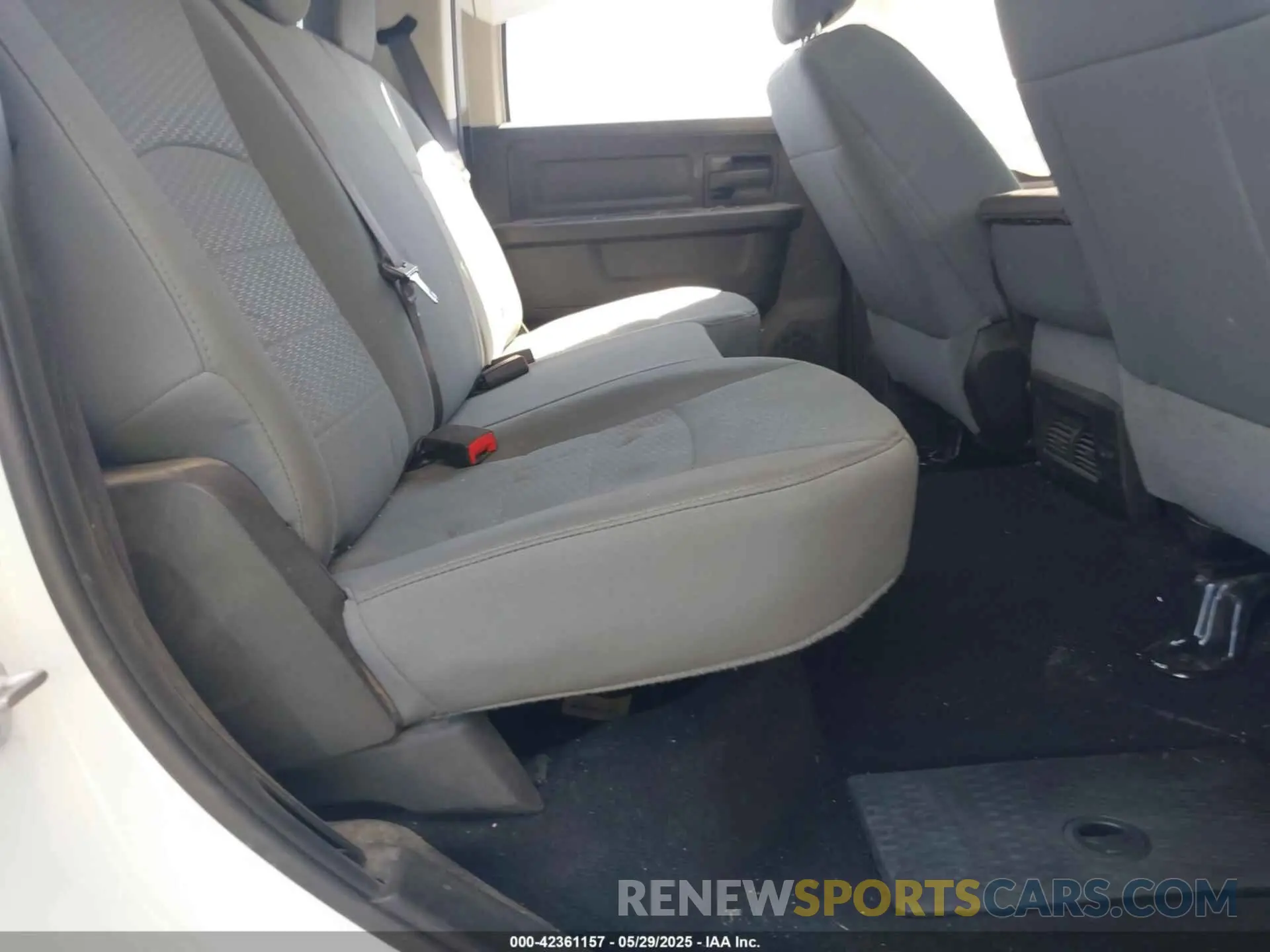 8 Photograph of a damaged car 1C6RR7KM0KS682365 RAM 1500 CLASSIC 2019