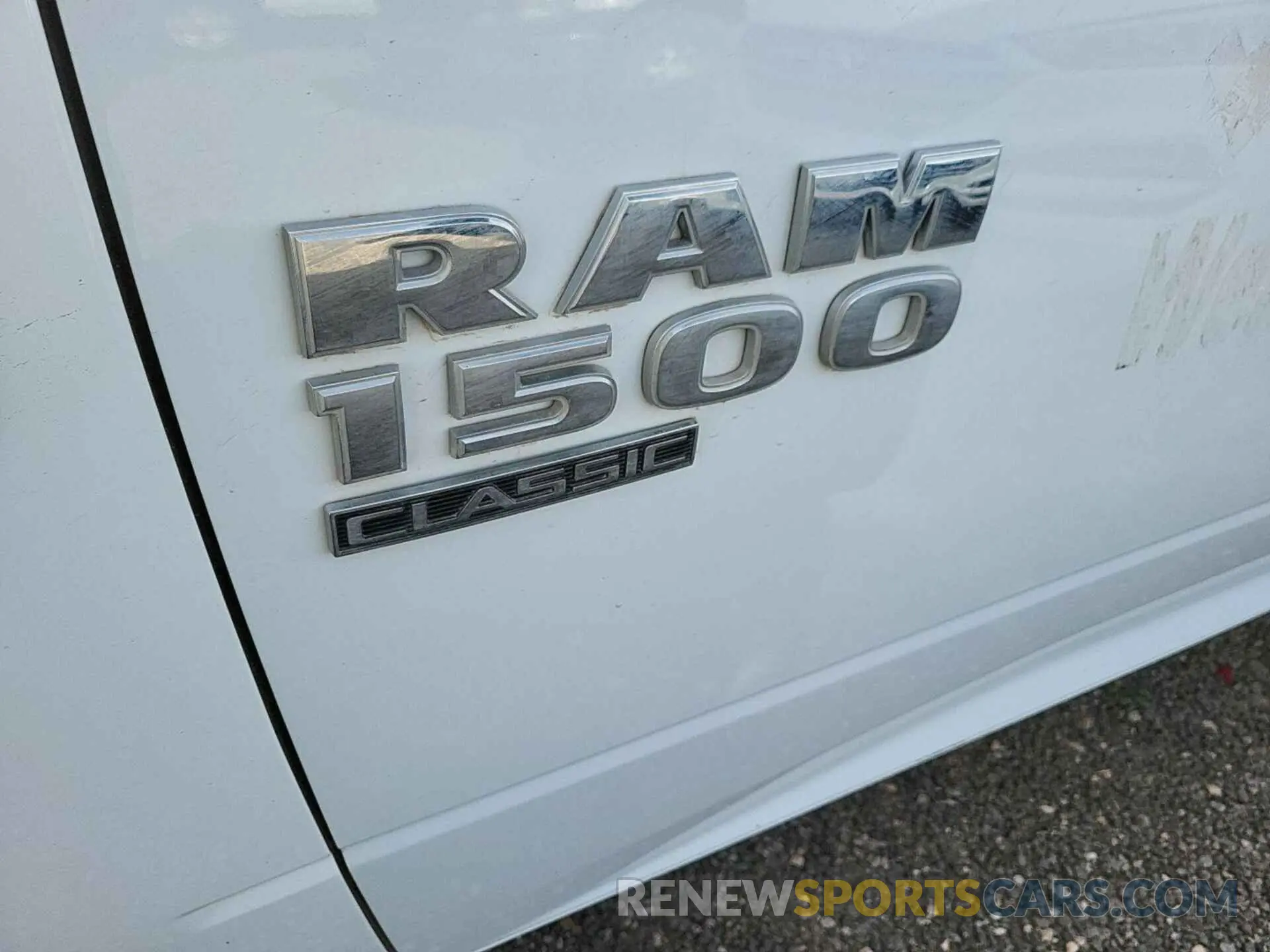 13 Photograph of a damaged car 1C6RR7KT2KS501449 RAM 1500 CLASSIC 2019