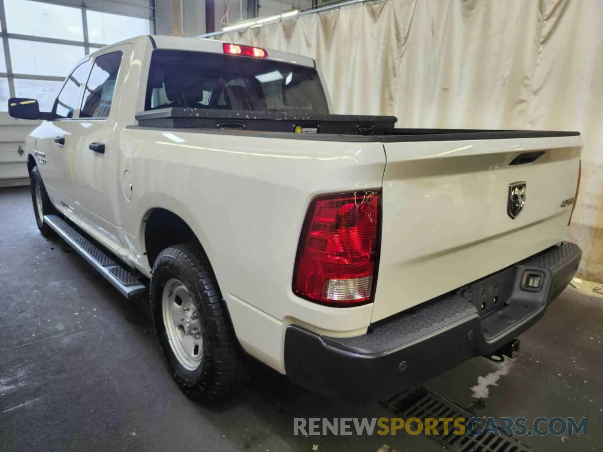 9 Photograph of a damaged car 1C6RR7KT2KS596286 RAM 1500 CLASSIC 2019