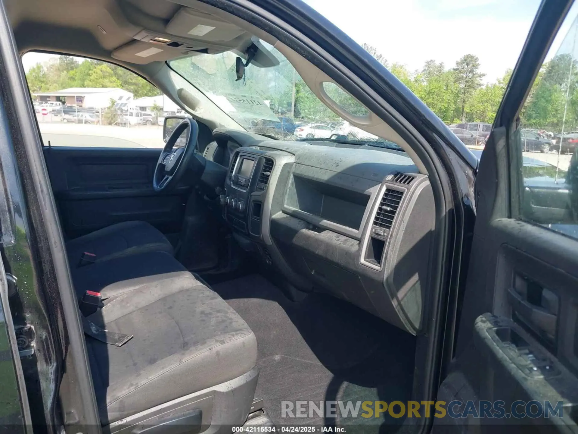 5 Photograph of a damaged car 1C6RR7KT7KS519977 RAM 1500 CLASSIC 2019