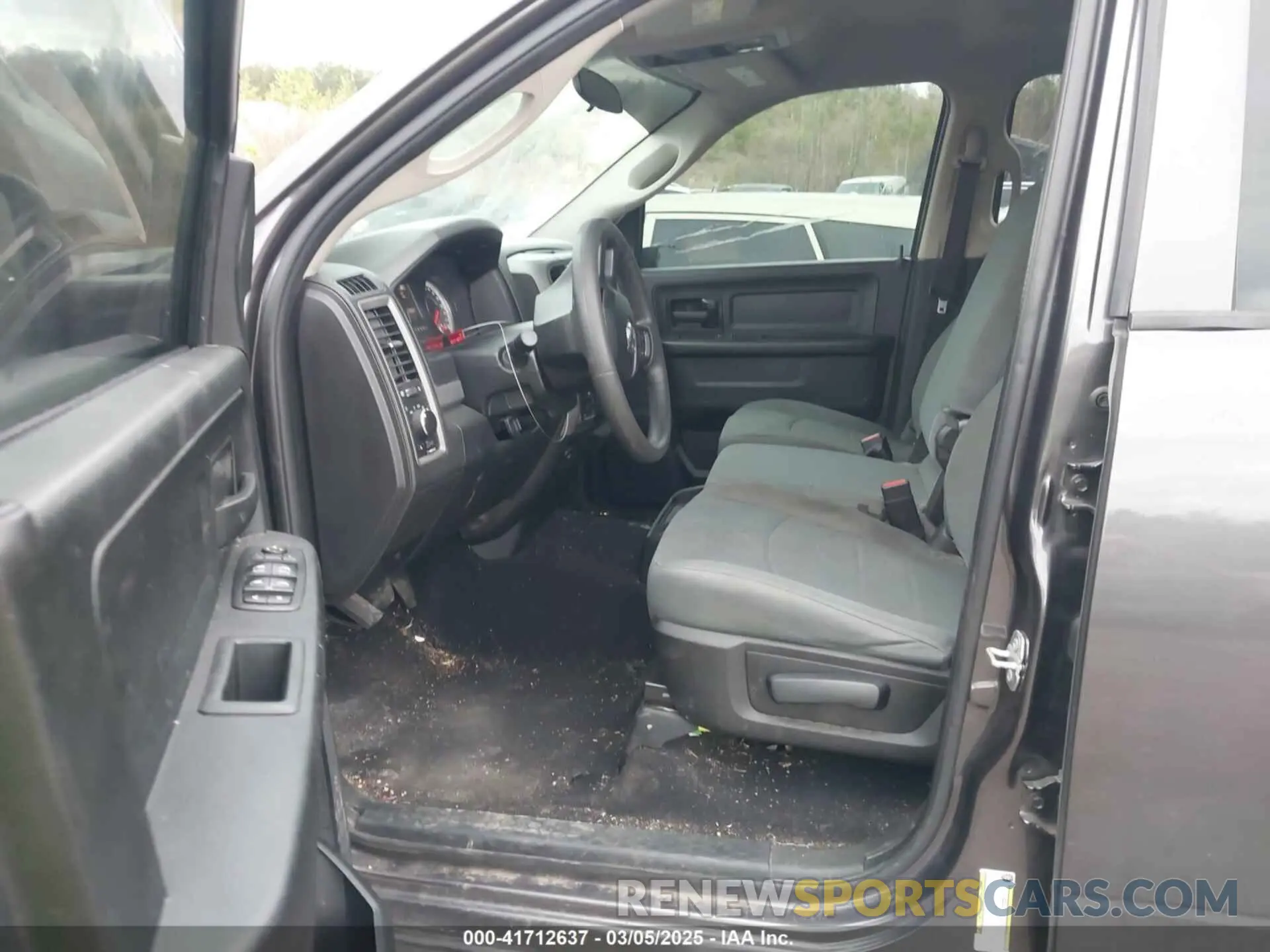 5 Photograph of a damaged car 1C6RR7KTXKS742935 RAM 1500 CLASSIC 2019