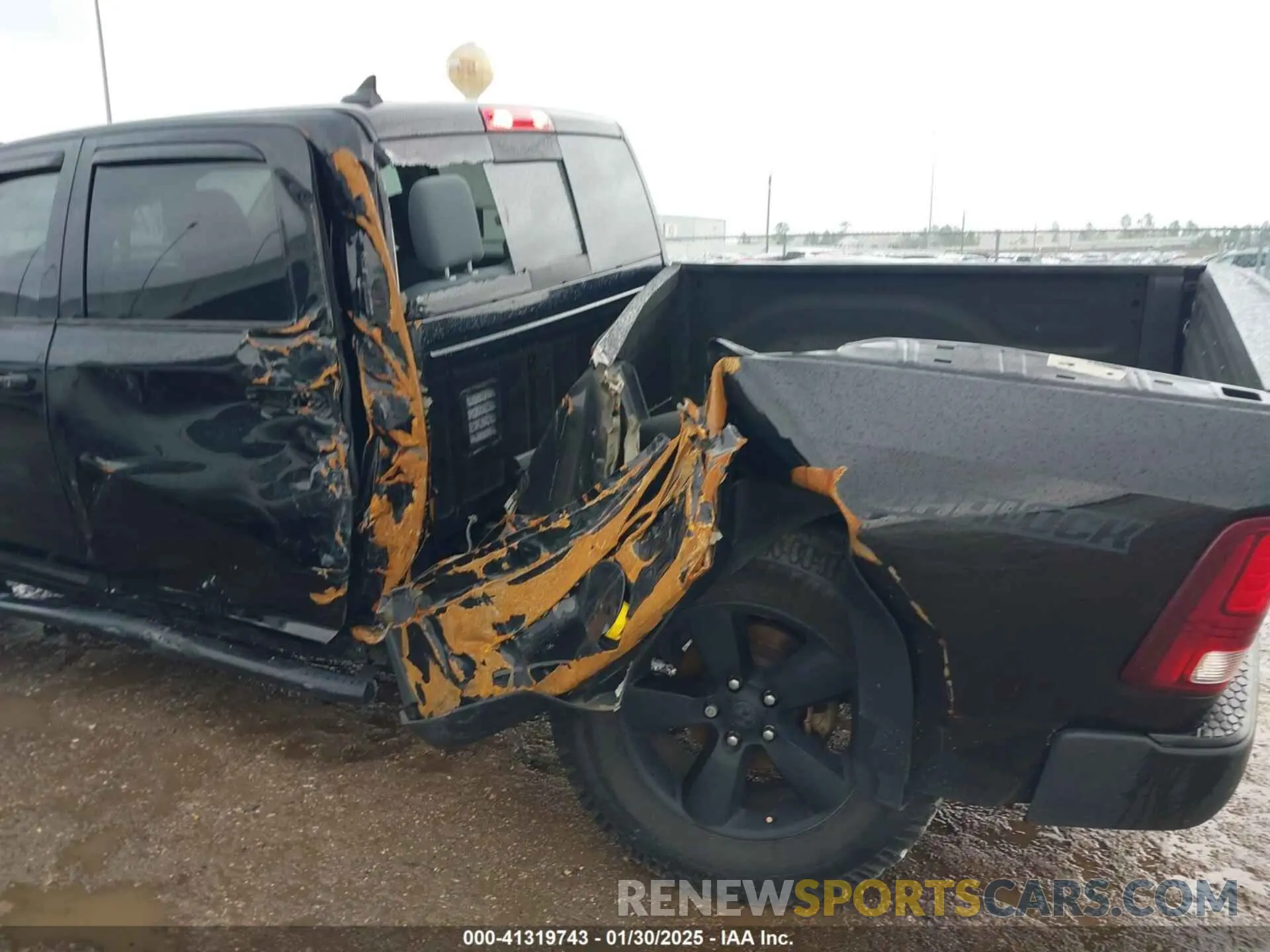 6 Photograph of a damaged car 1C6RR7LG8KS717307 RAM 1500 CLASSIC 2019