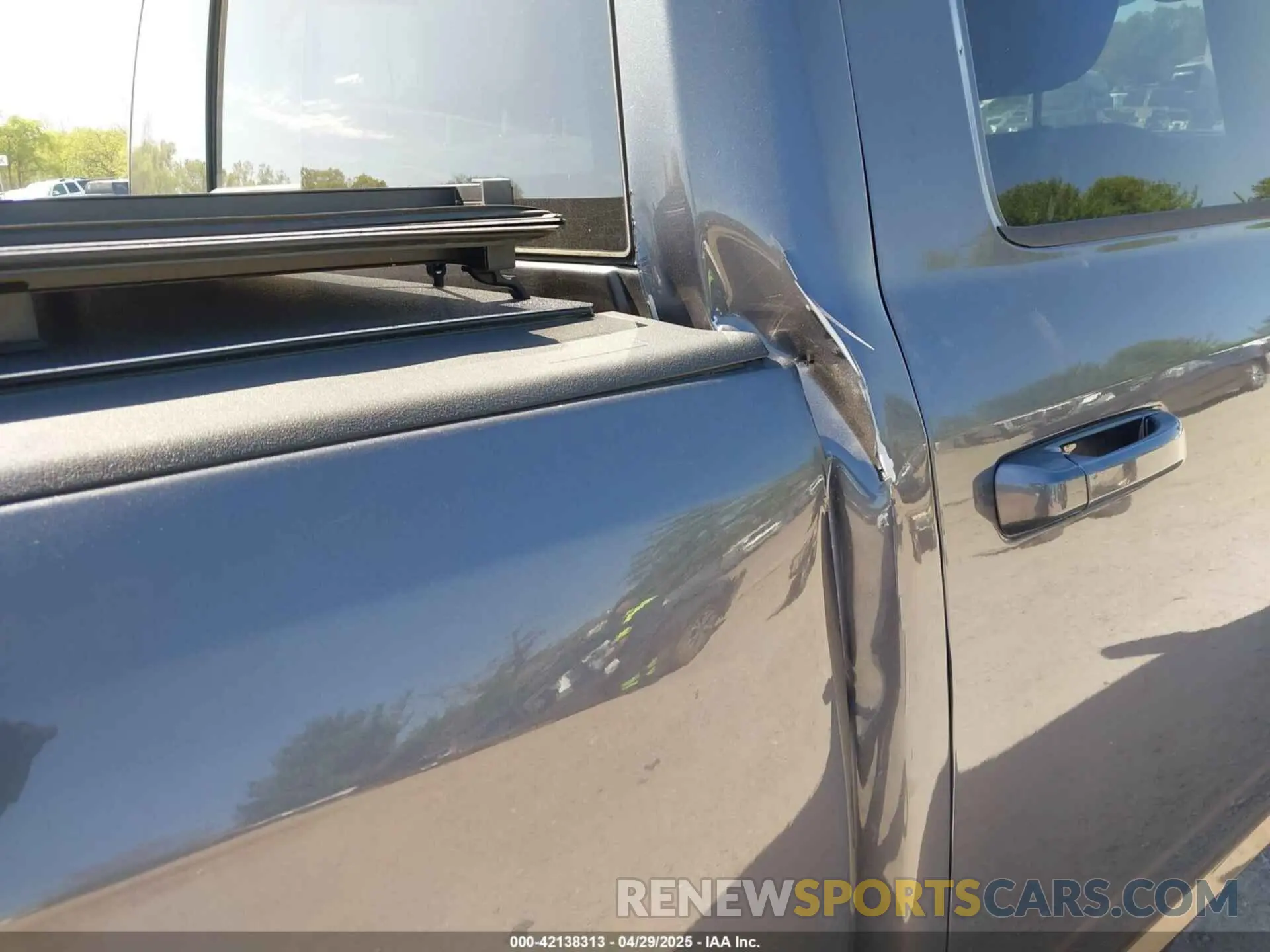 18 Photograph of a damaged car 1C6RR7LT1KS523232 RAM 1500 CLASSIC 2019