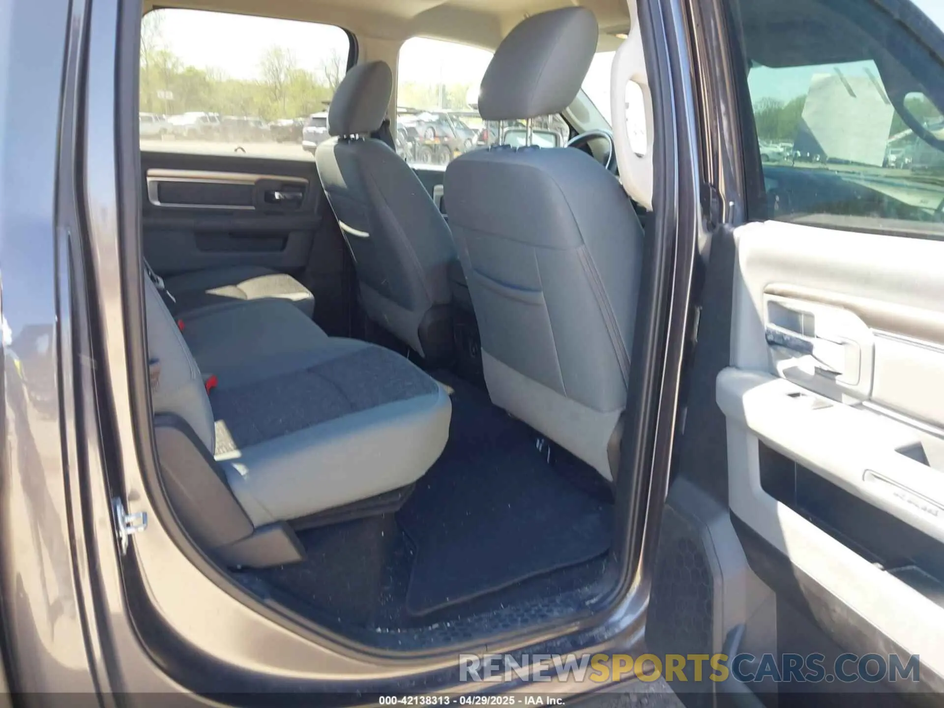 8 Photograph of a damaged car 1C6RR7LT1KS523232 RAM 1500 CLASSIC 2019
