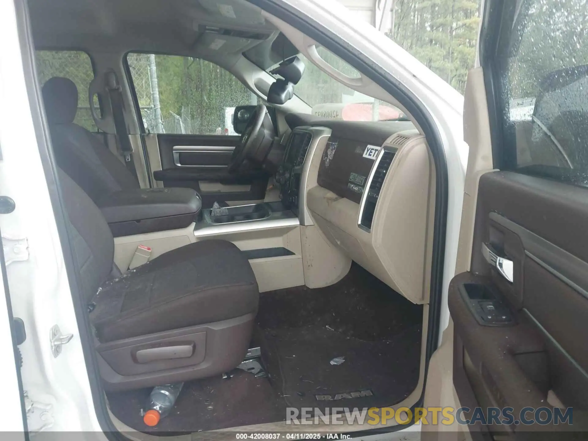 5 Photograph of a damaged car 1C6RR7LT1KS560992 RAM 1500 CLASSIC 2019