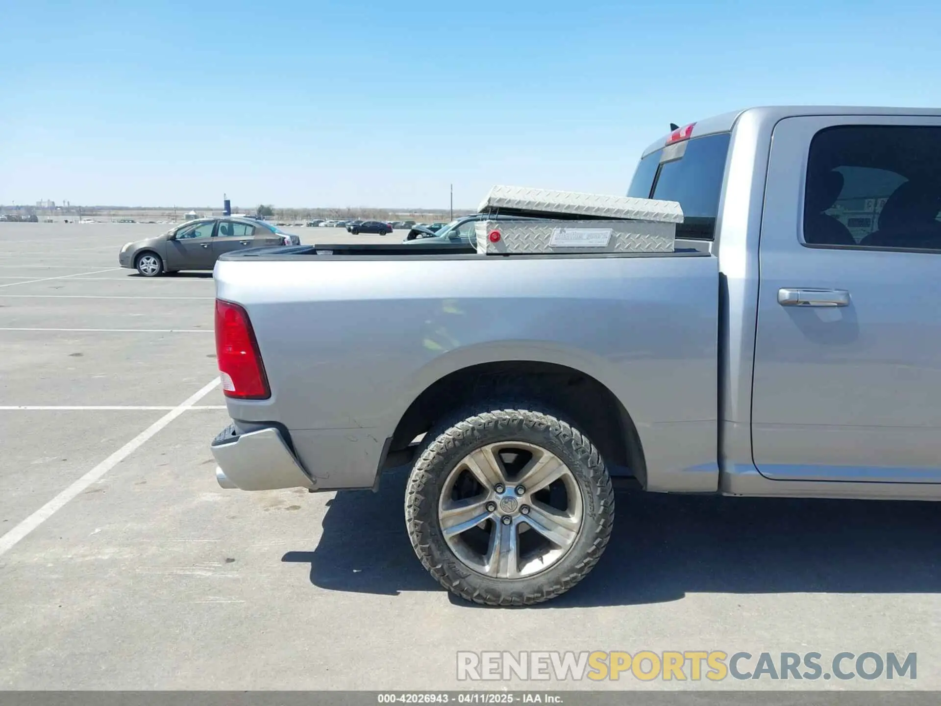 17 Photograph of a damaged car 1C6RR7LT1KS687578 RAM 1500 CLASSIC 2019