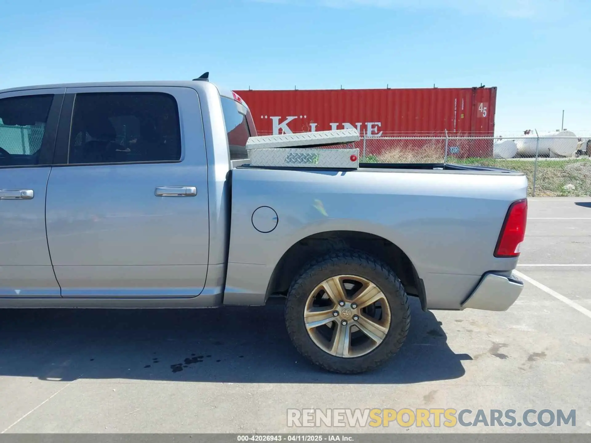 18 Photograph of a damaged car 1C6RR7LT1KS687578 RAM 1500 CLASSIC 2019