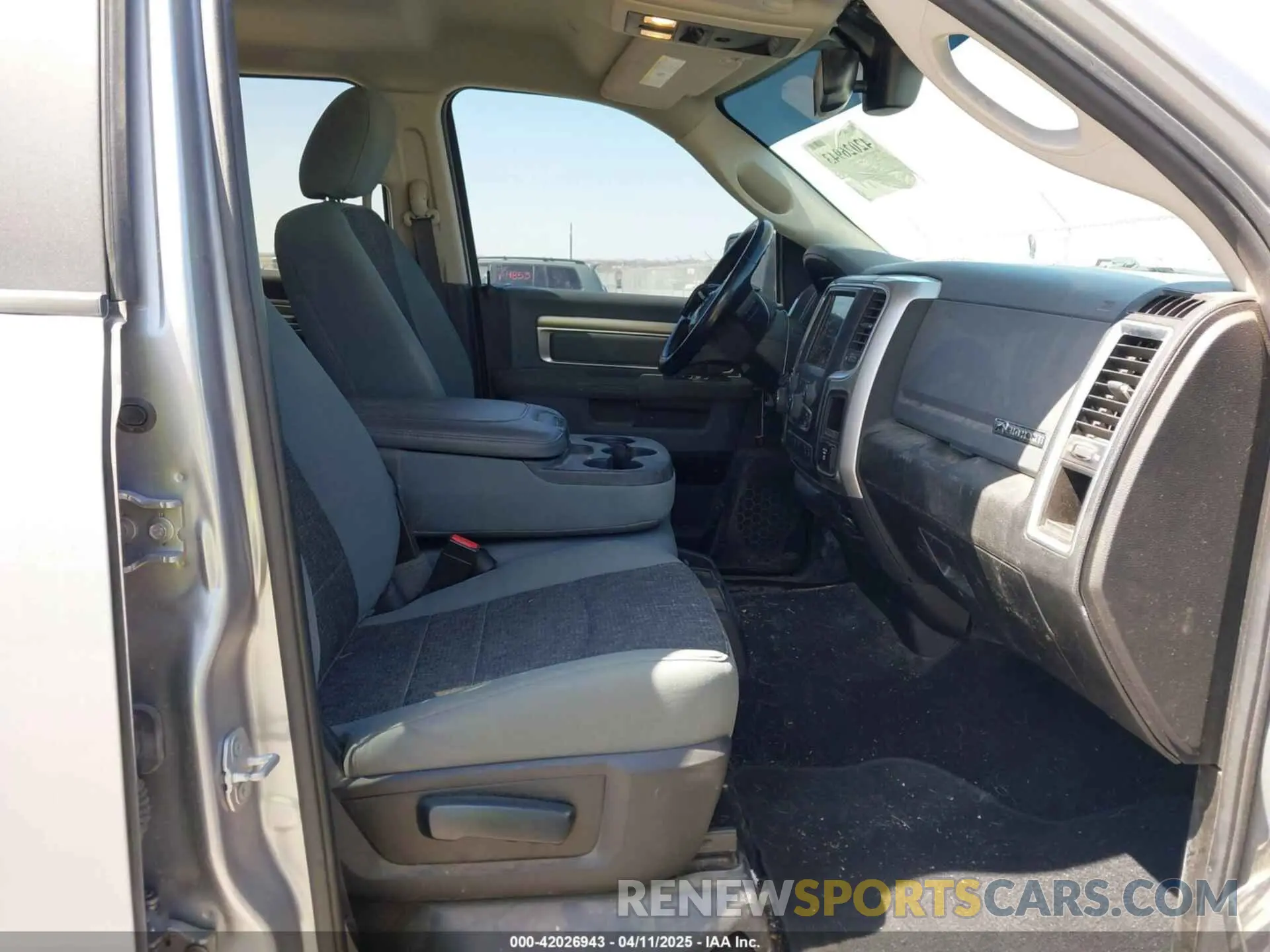 5 Photograph of a damaged car 1C6RR7LT1KS687578 RAM 1500 CLASSIC 2019