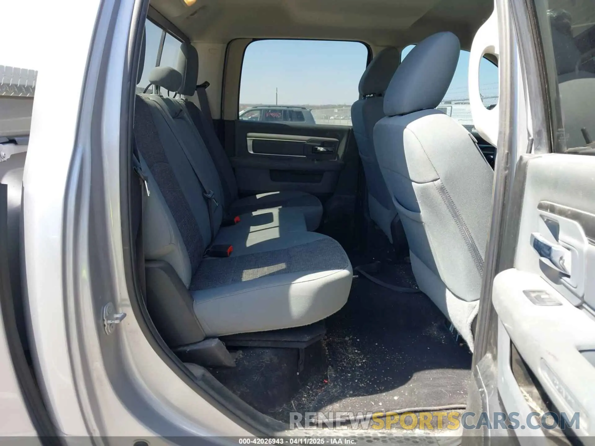 8 Photograph of a damaged car 1C6RR7LT1KS687578 RAM 1500 CLASSIC 2019