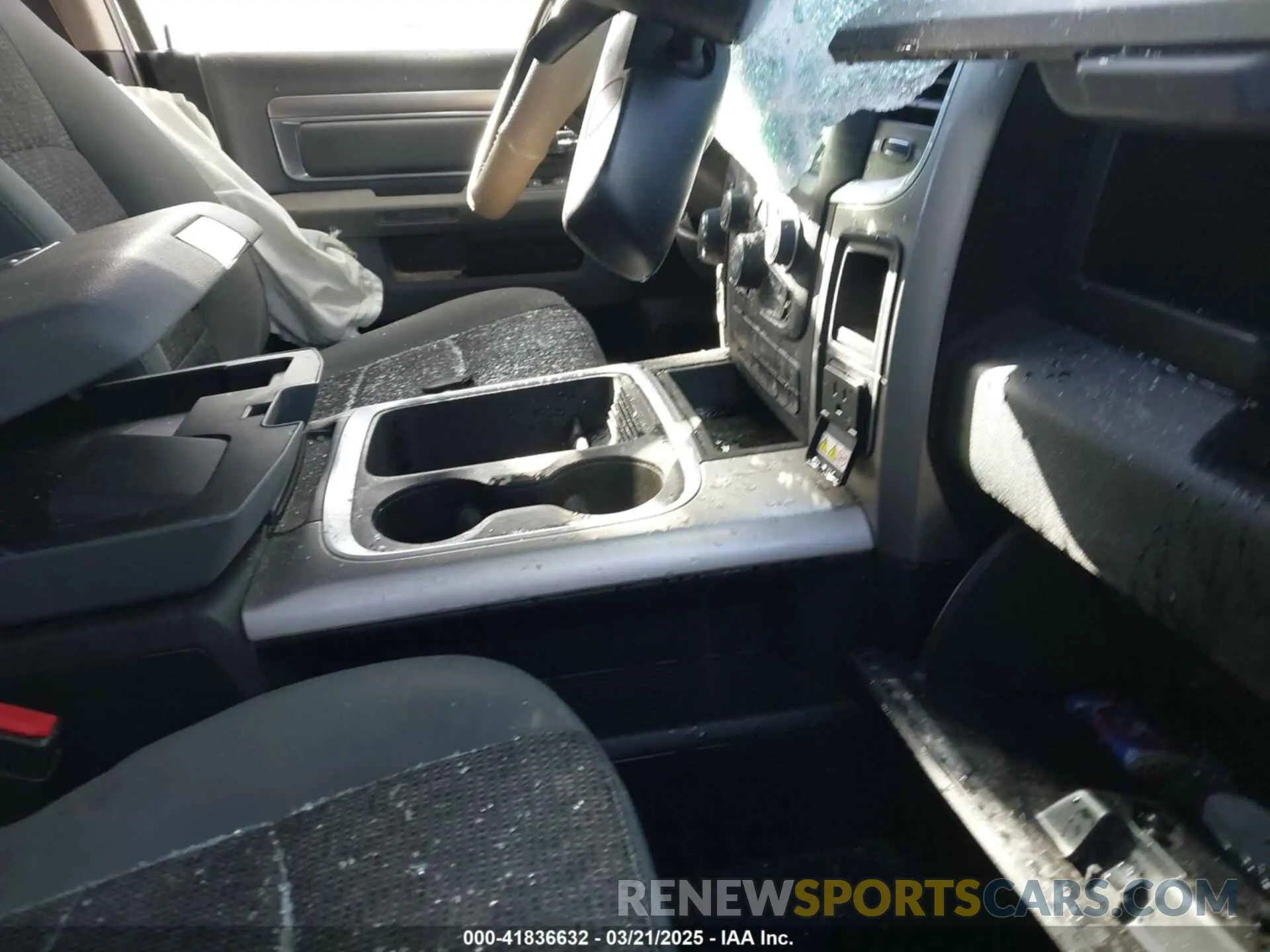 5 Photograph of a damaged car 1C6RR7LT2KS558085 RAM 1500 CLASSIC 2019