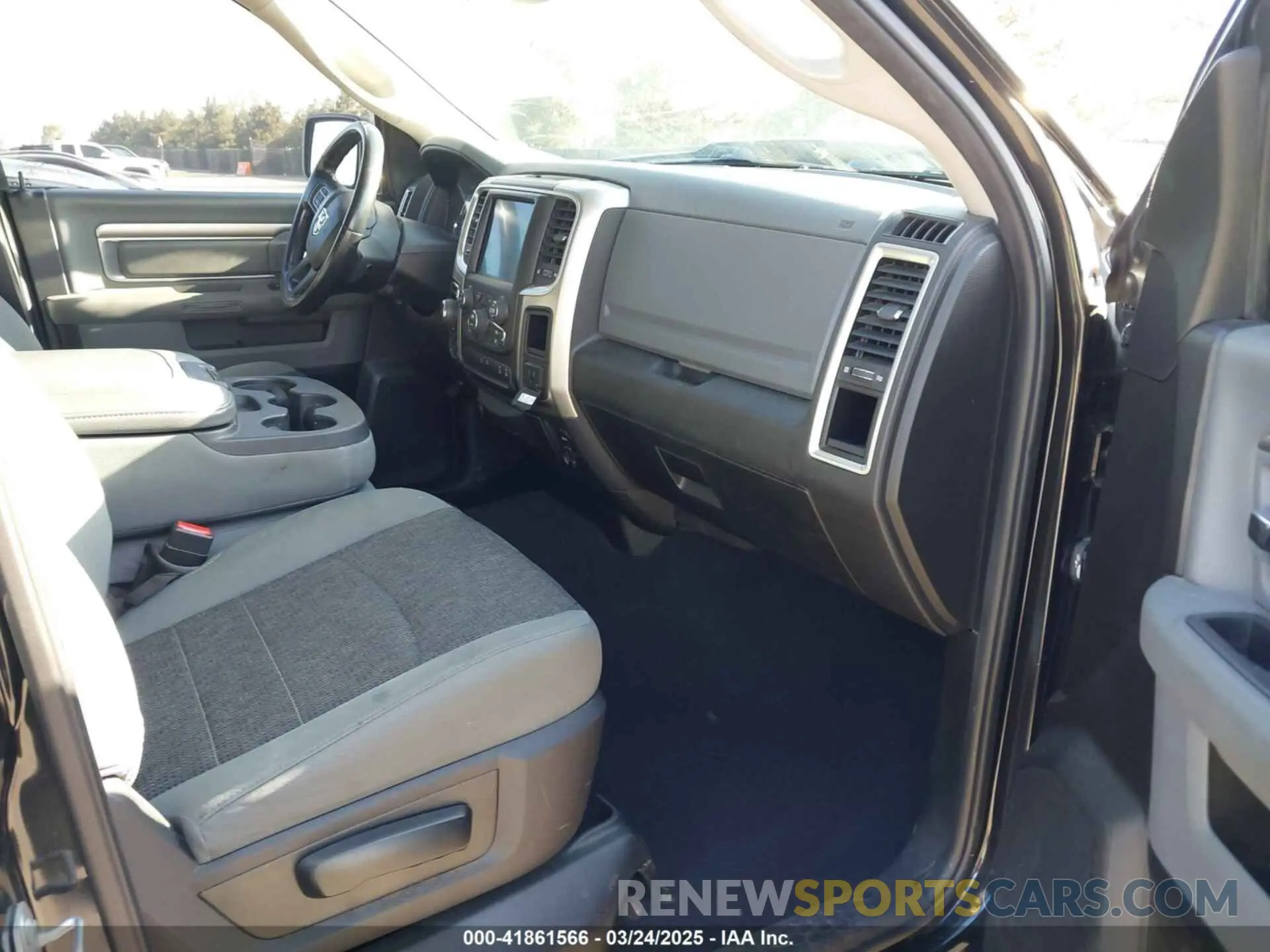 5 Photograph of a damaged car 1C6RR7LT3KS534975 RAM 1500 CLASSIC 2019