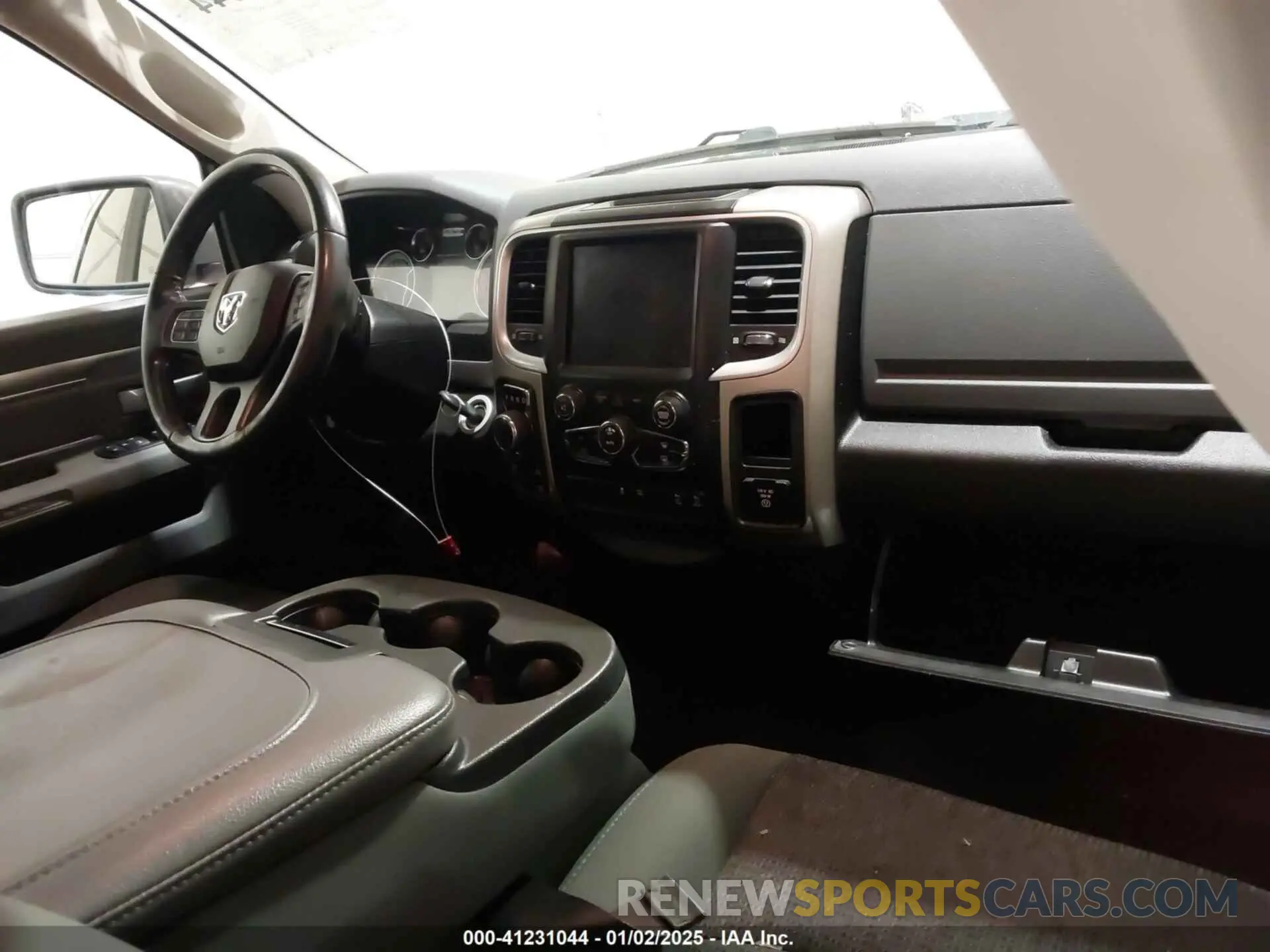 5 Photograph of a damaged car 1C6RR7LT5KS659203 RAM 1500 CLASSIC 2019