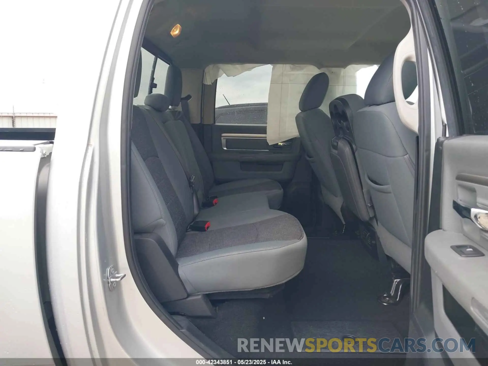 8 Photograph of a damaged car 1C6RR7LT6KS550104 RAM 1500 CLASSIC 2019