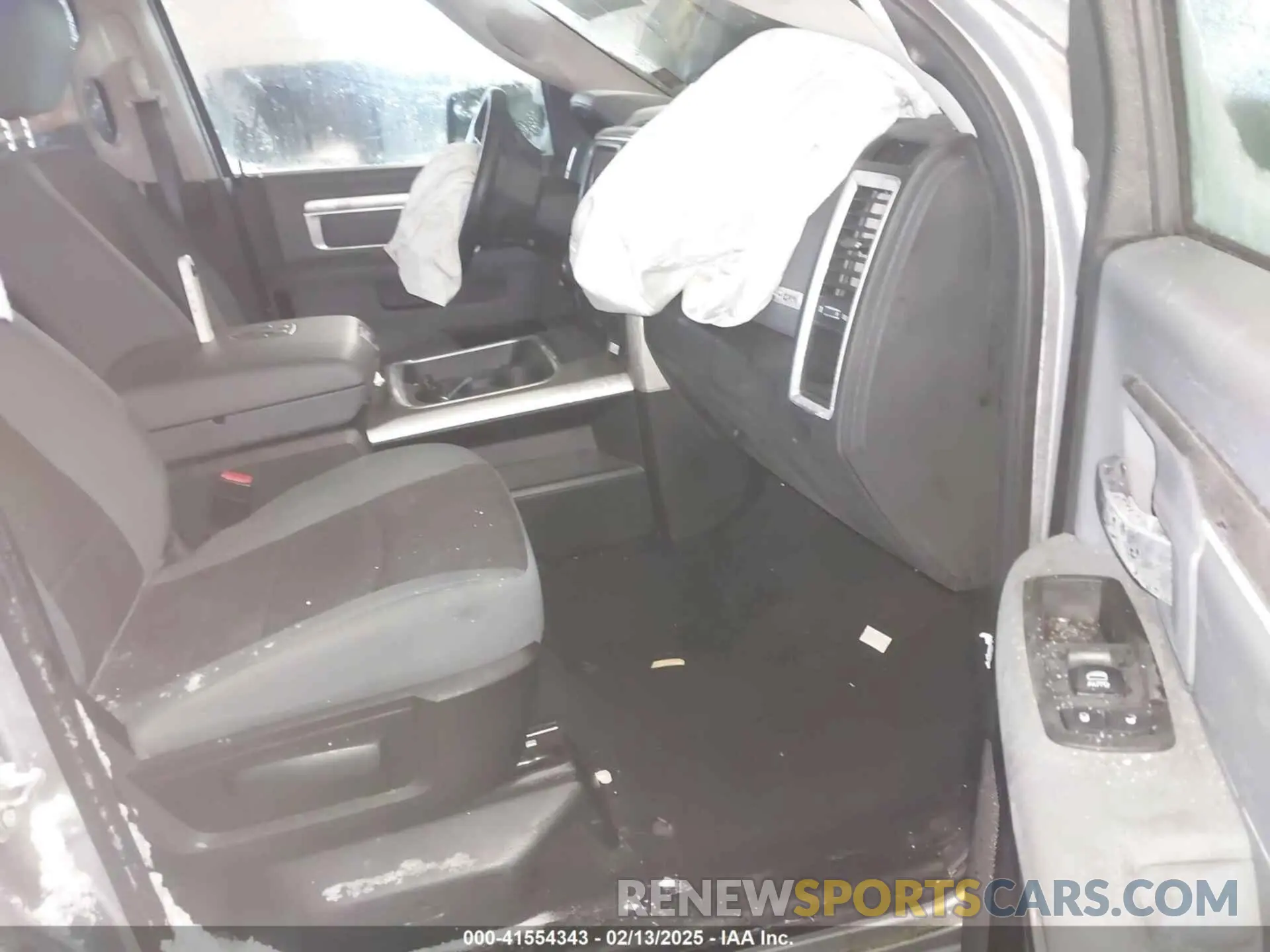 5 Photograph of a damaged car 1C6RR7LT6KS638926 RAM 1500 CLASSIC 2019