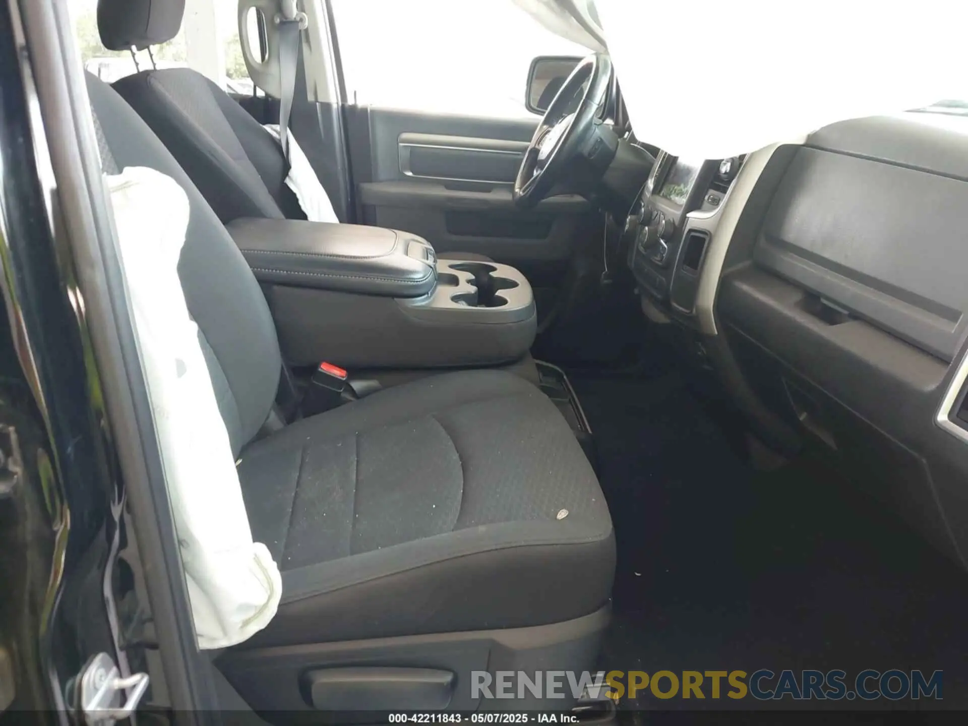 5 Photograph of a damaged car 1C6RR7LT7KS665780 RAM 1500 CLASSIC 2019