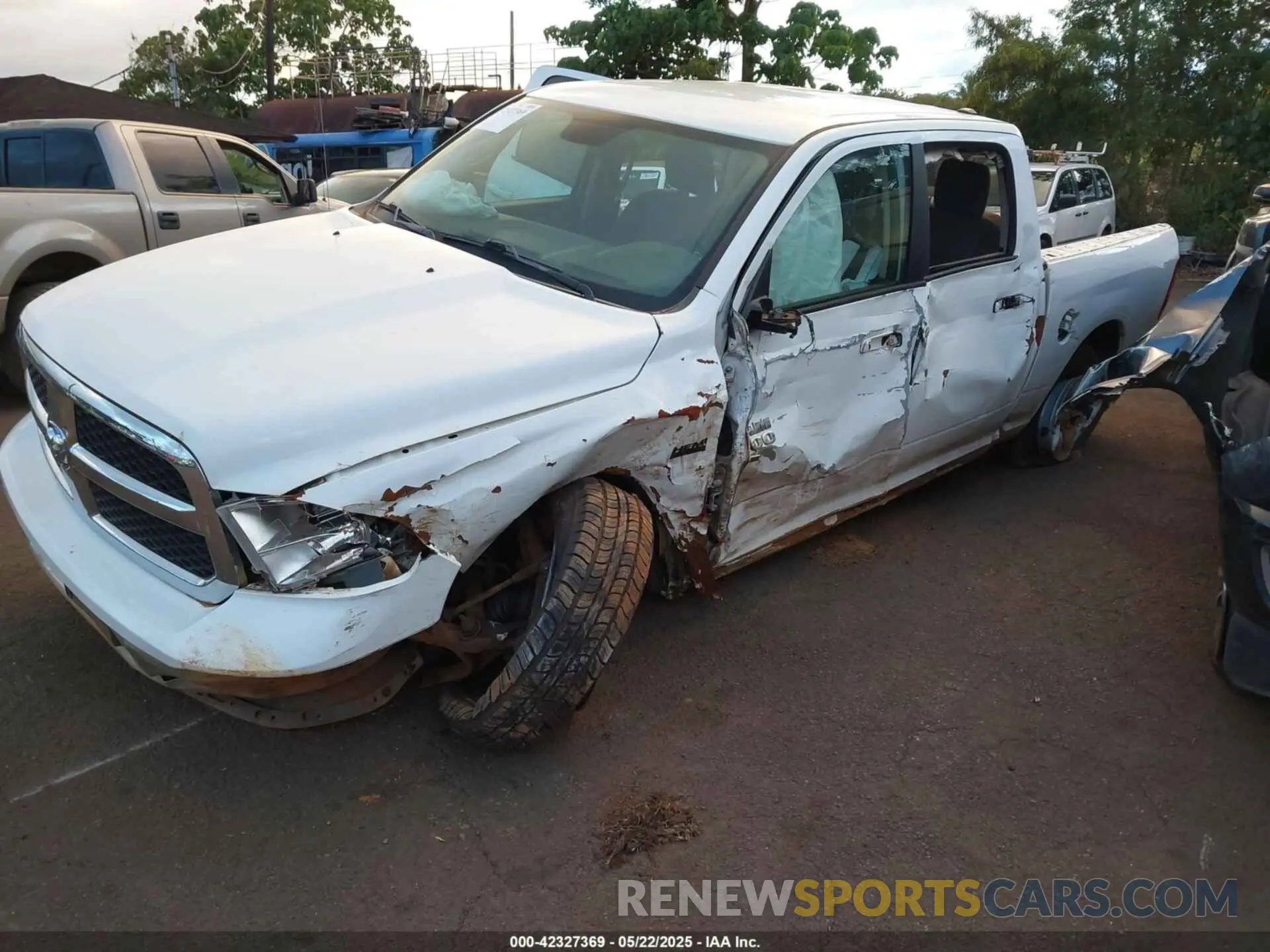2 Photograph of a damaged car 1C6RR7LT9KS696562 RAM 1500 CLASSIC 2019