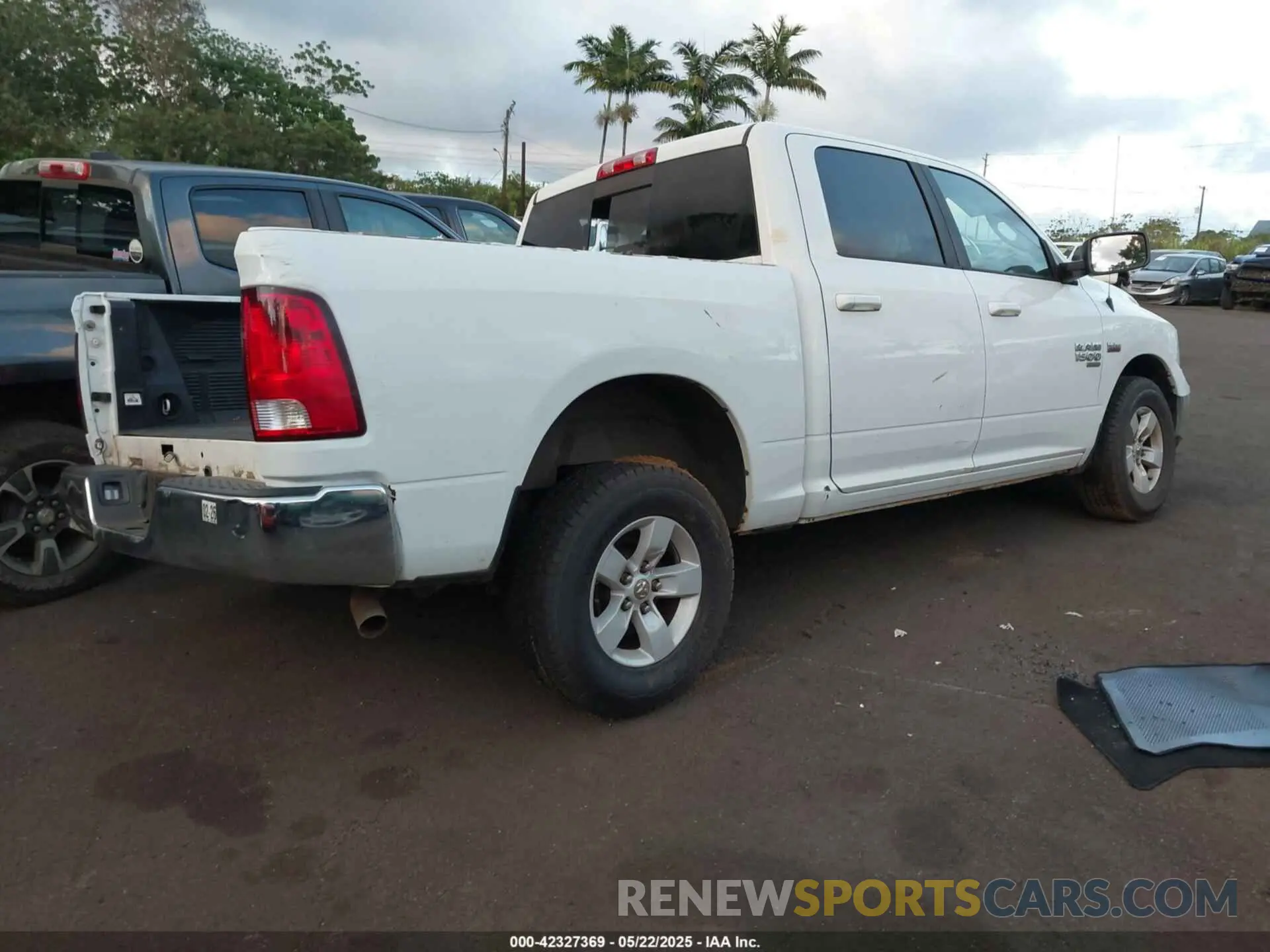 4 Photograph of a damaged car 1C6RR7LT9KS696562 RAM 1500 CLASSIC 2019