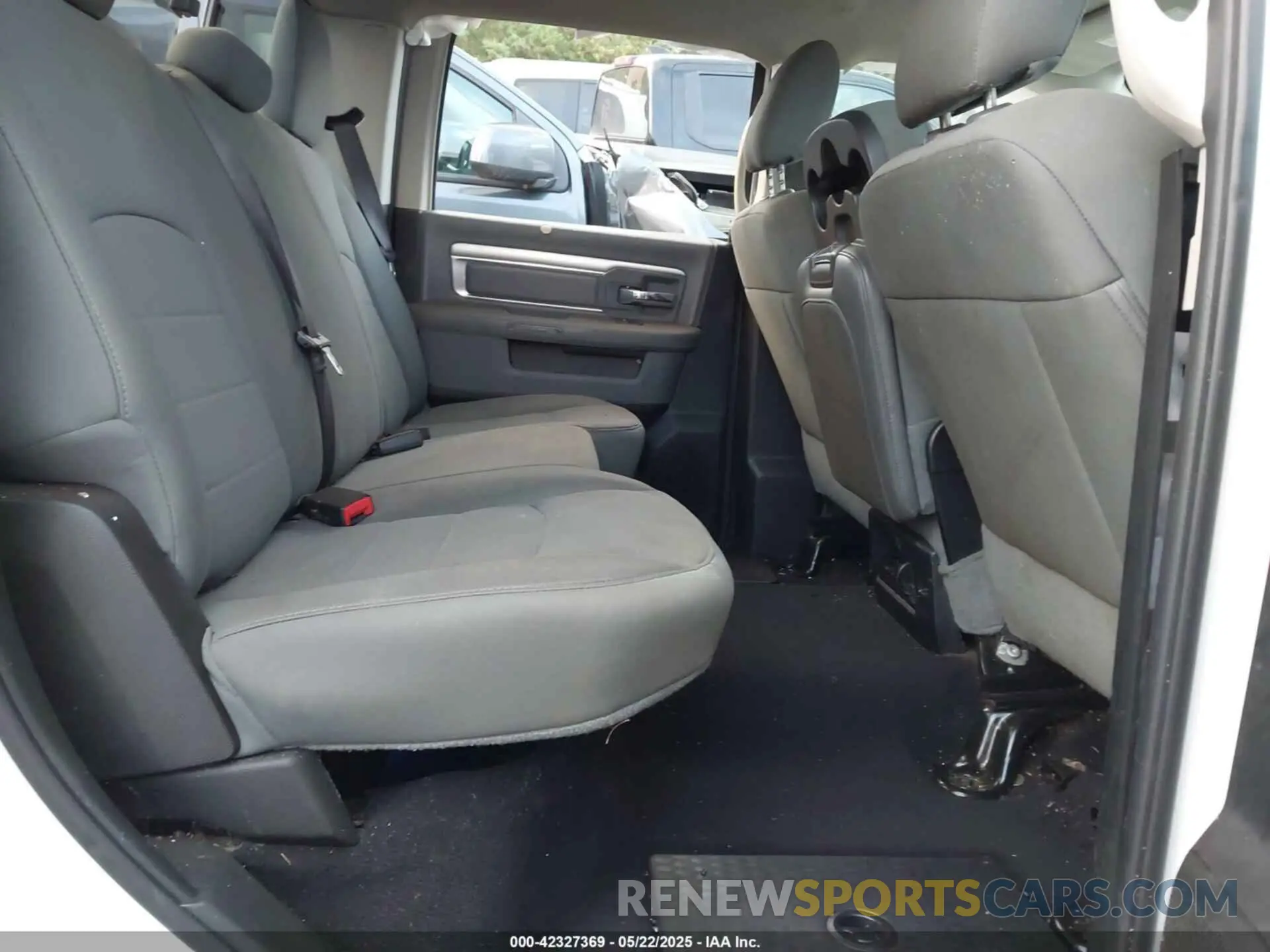 8 Photograph of a damaged car 1C6RR7LT9KS696562 RAM 1500 CLASSIC 2019