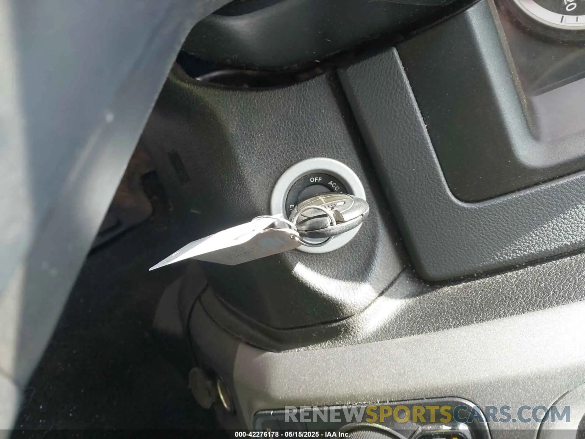 11 Photograph of a damaged car 1C6RR7SM1KS696999 RAM 1500 CLASSIC 2019