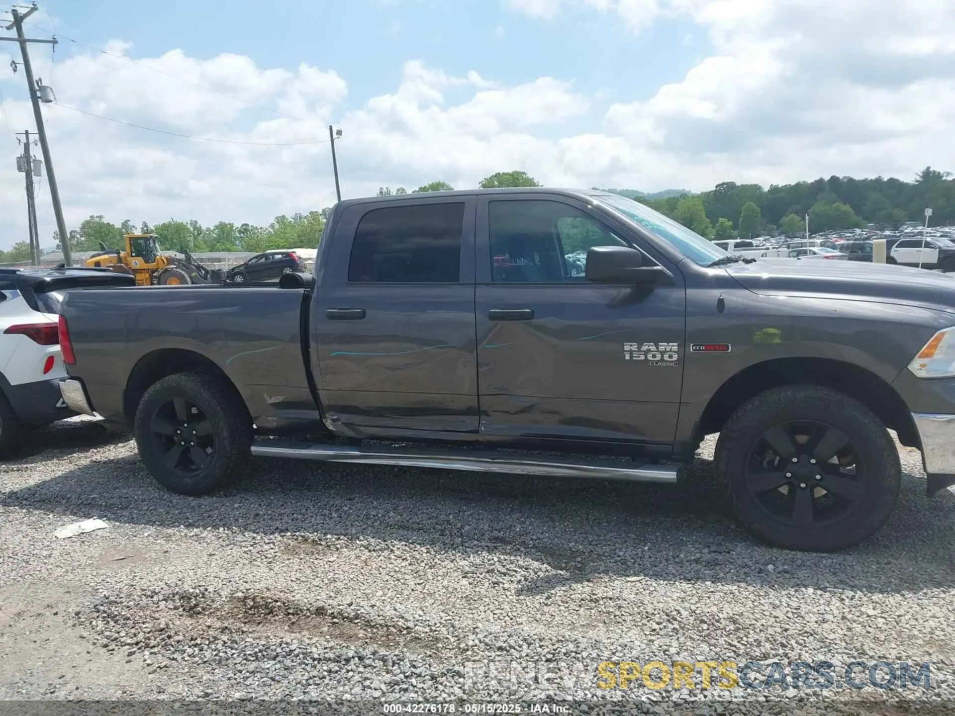 13 Photograph of a damaged car 1C6RR7SM1KS696999 RAM 1500 CLASSIC 2019