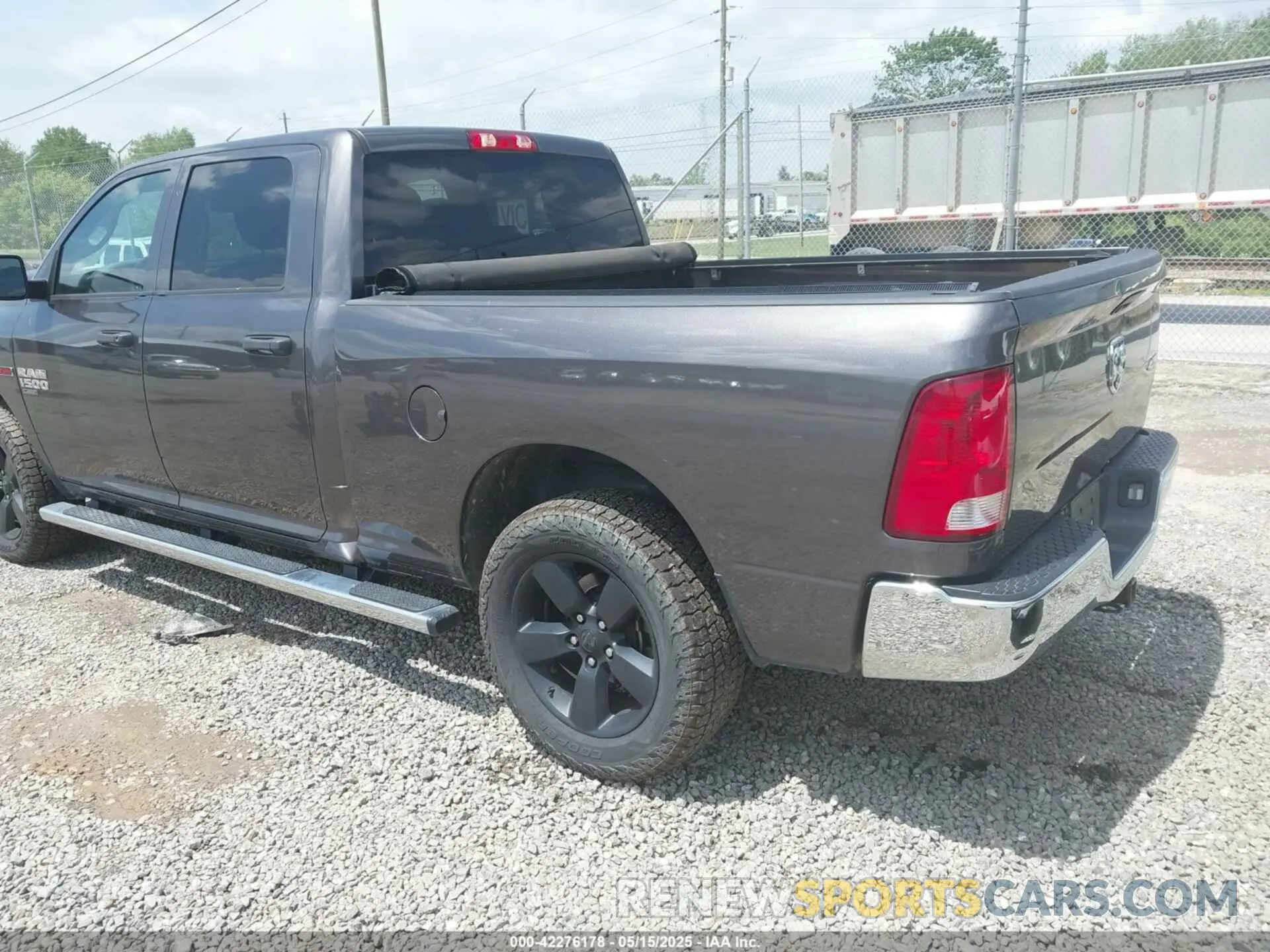 3 Photograph of a damaged car 1C6RR7SM1KS696999 RAM 1500 CLASSIC 2019