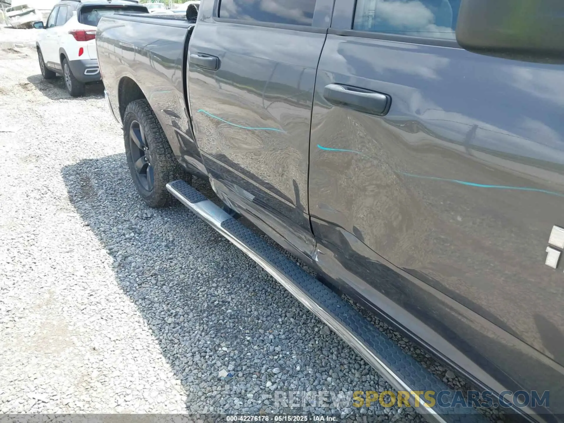 6 Photograph of a damaged car 1C6RR7SM1KS696999 RAM 1500 CLASSIC 2019