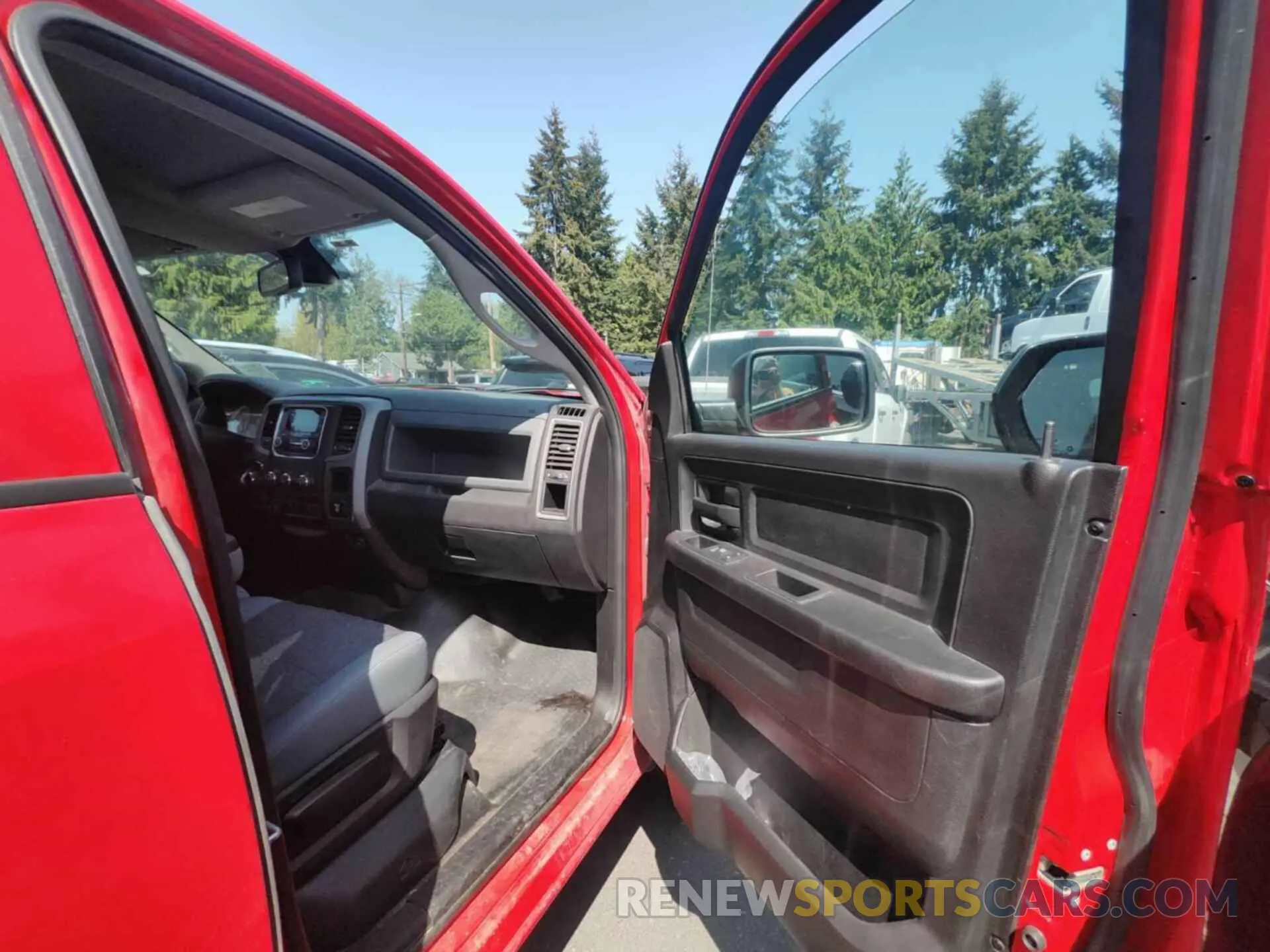 15 Photograph of a damaged car 1C6RR7ST1KS612722 RAM 1500 CLASSIC 2019